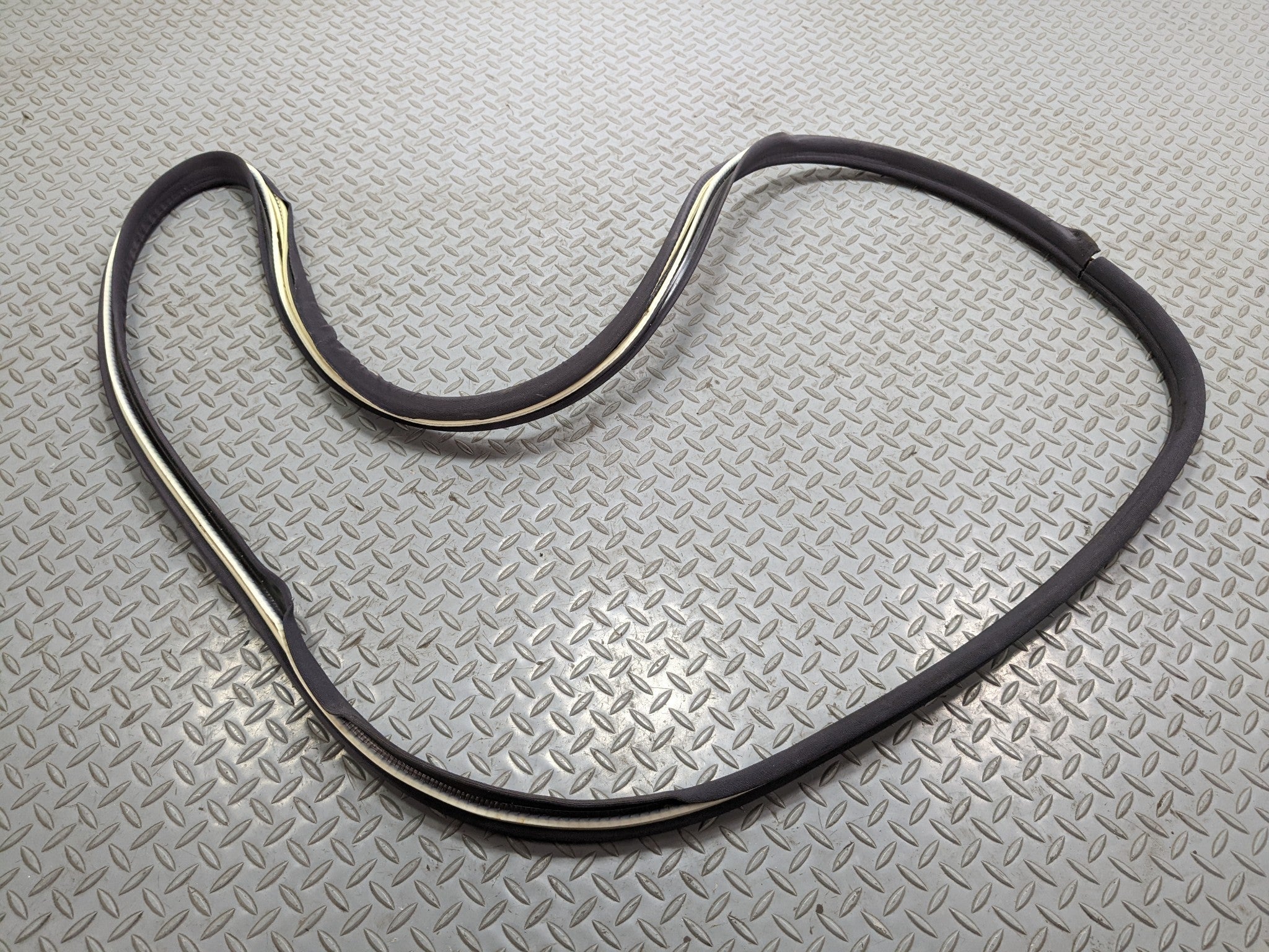 97 - 05 MERCEDES-BENZ S500 OEM DOOR SEAL WEATHER STRIPPING RUBBER FRONT LEFT