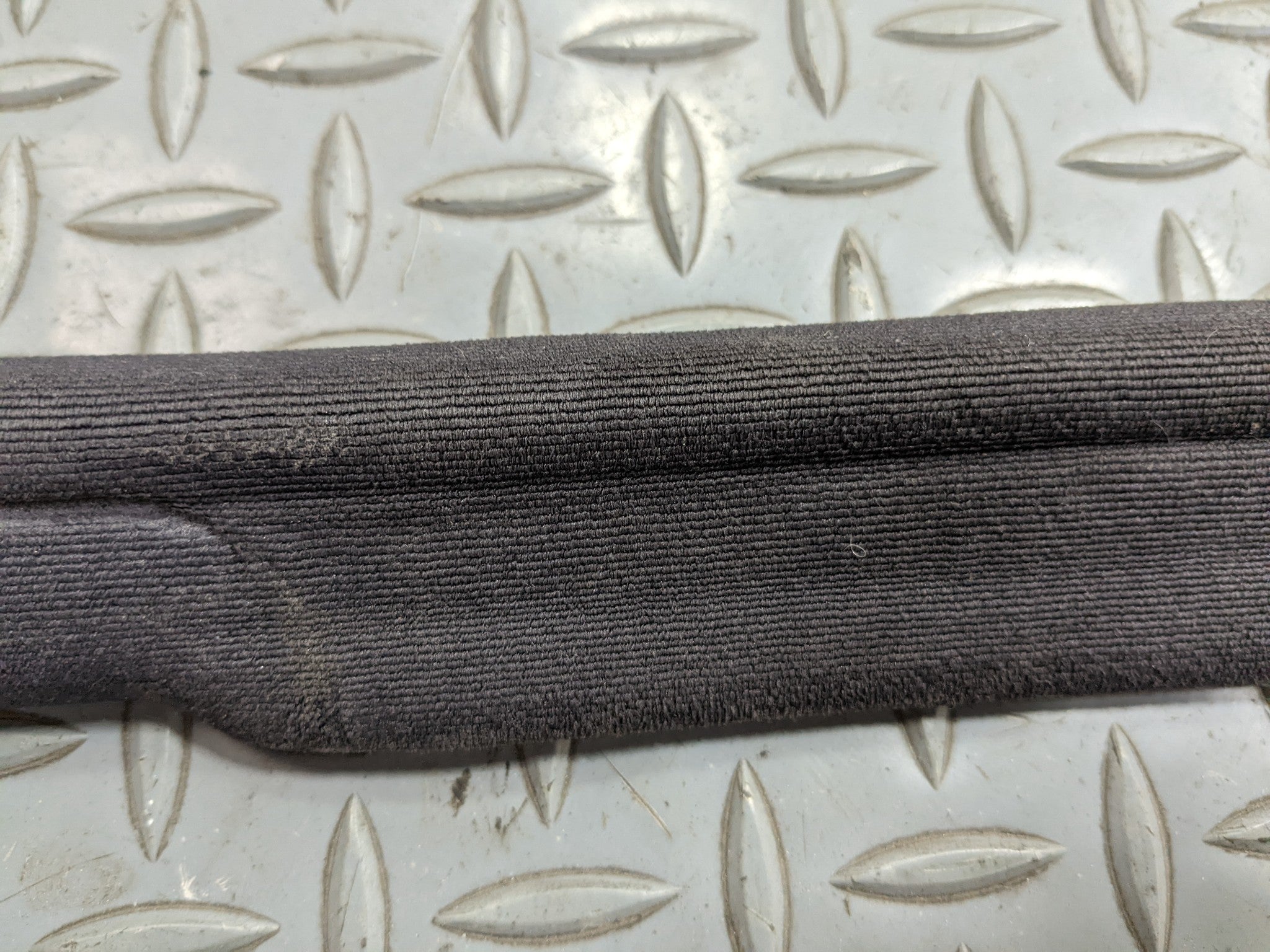 97 - 05 MERCEDES-BENZ S500 OEM DOOR SEAL WEATHER STRIPPING RUBBER FRONT LEFT