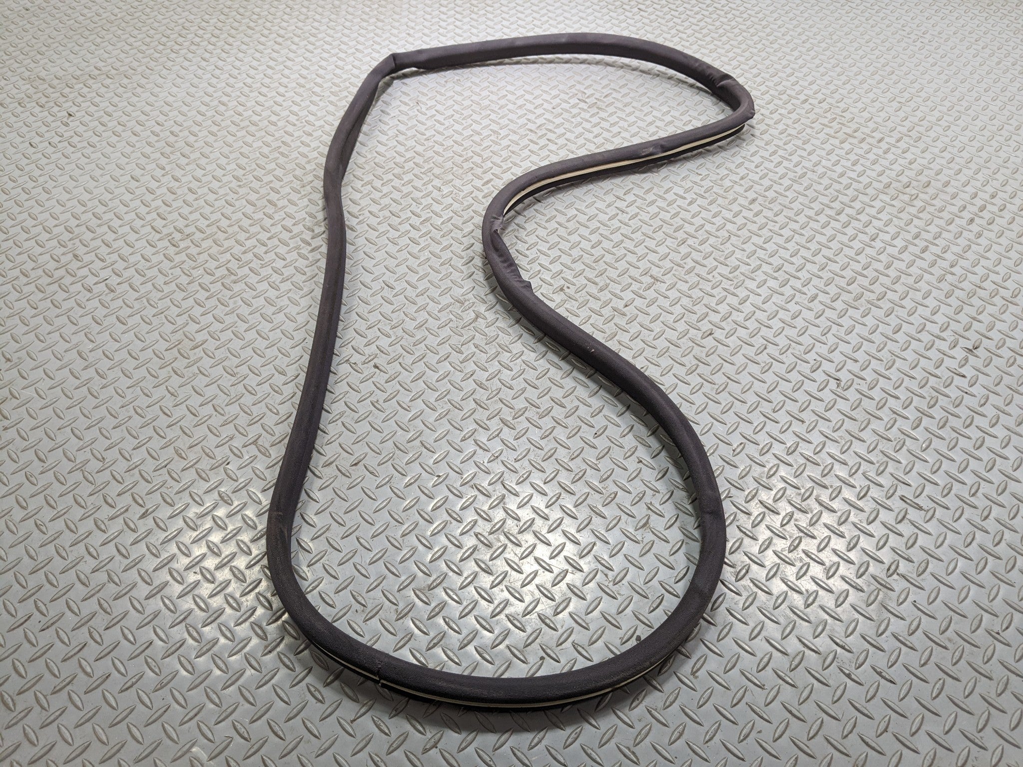 97 - 05 MERCEDES-BENZ S500 OEM DOOR SEAL WEATHER STRIPPING RUBBER FRONT RIGHT