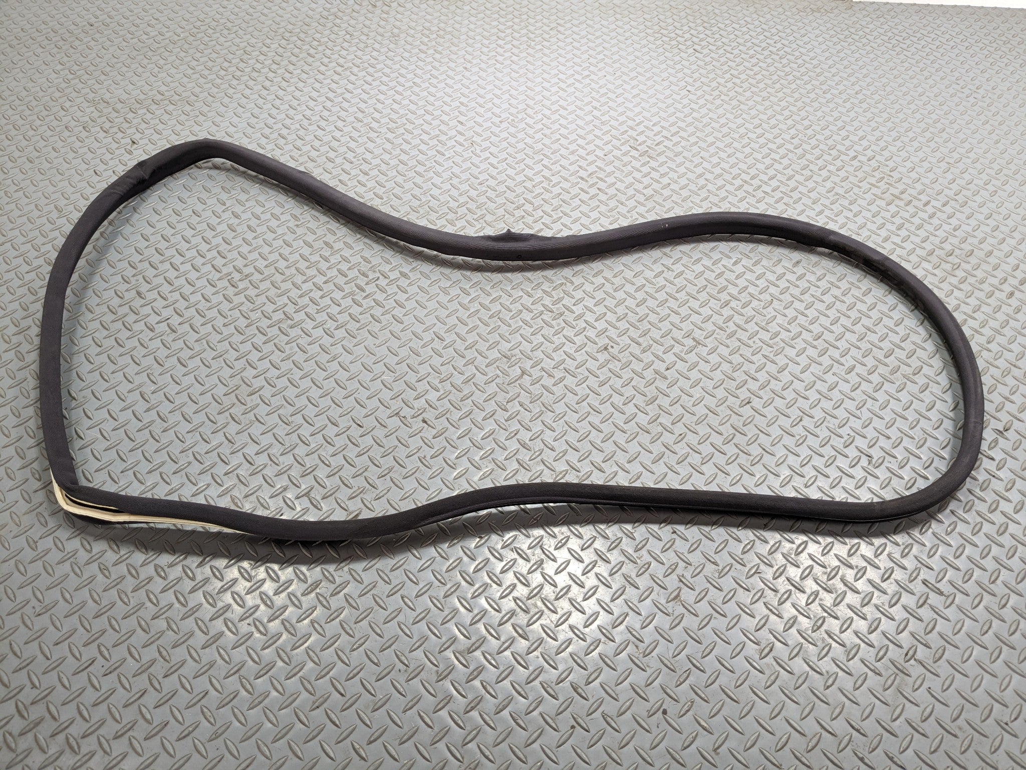 97 - 05 MERCEDES-BENZ S500 OEM DOOR SEAL WEATHER STRIPPING RUBBER FRONT RIGHT