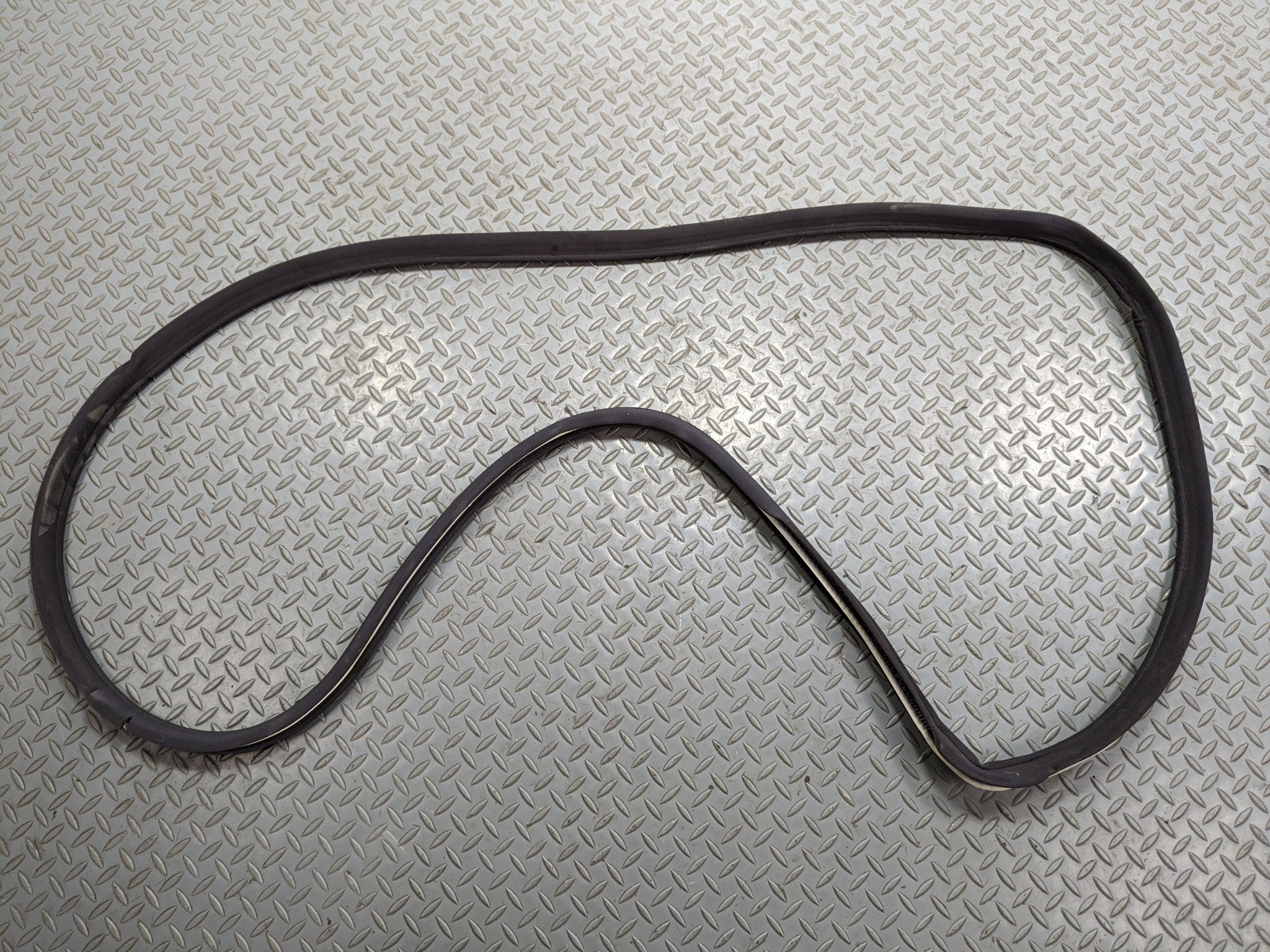 97 - 05 MERCEDES-BENZ S500 OEM DOOR SEAL WEATHER STRIPPING RUBBER FRONT RIGHT