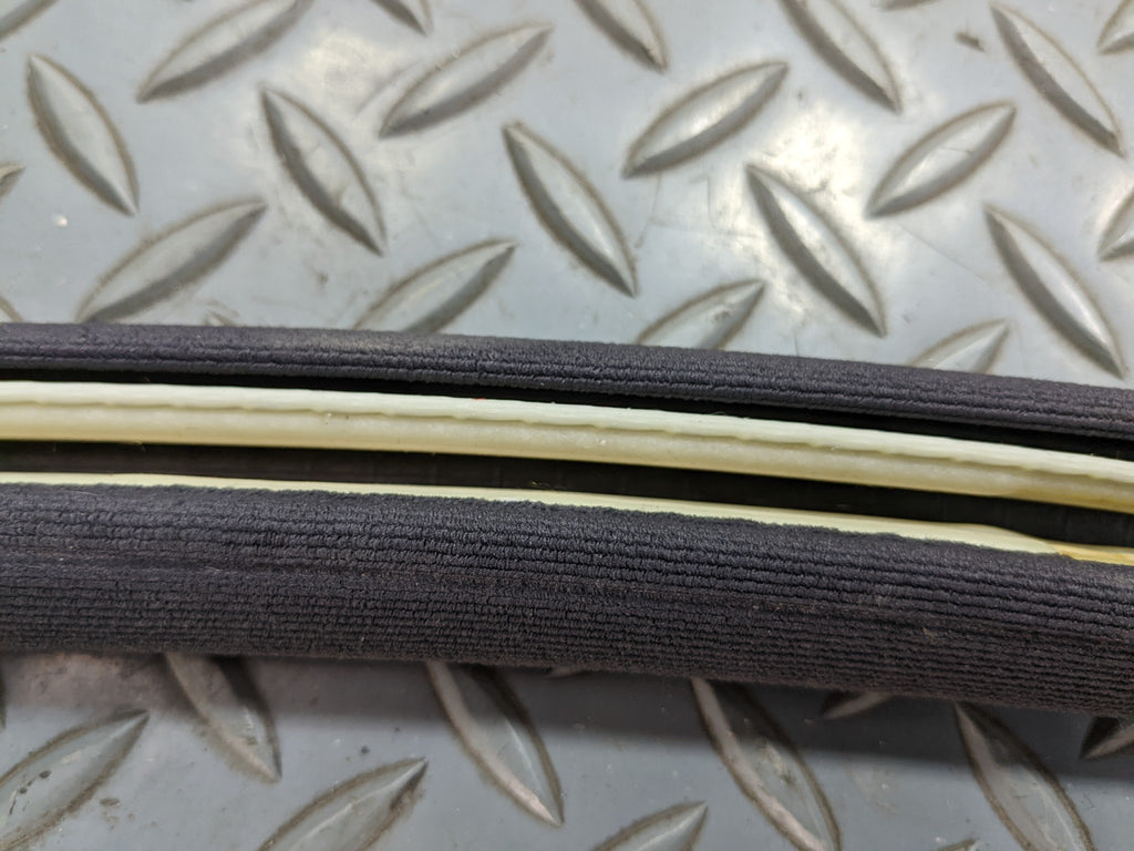 97 - 05 MERCEDES-BENZ S500 OEM DOOR SEAL WEATHER STRIPPING RUBBER FRONT RIGHT