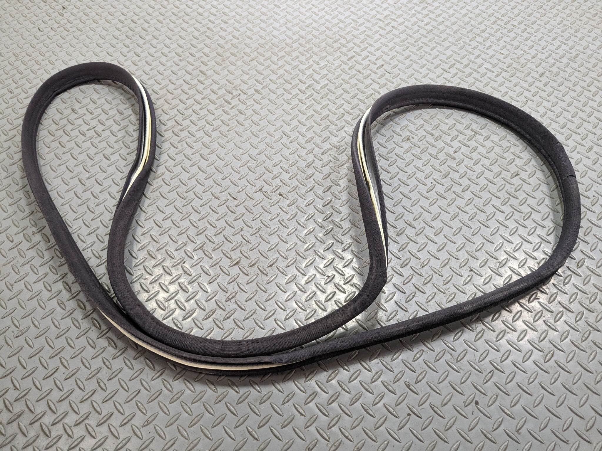 97 - 05 MERCEDES-BENZ S500 OEM DOOR SEAL WEATHER STRIPPING RUBBER REAR LEFT SIDE