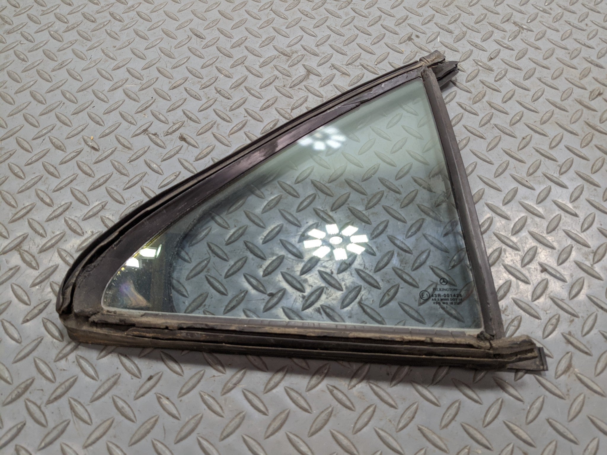 97 - 05 MERCEDES-BENZ S500 OEM DOOR WINDOW VENT GLASS REAR RIGHT PASSENGER SIDE