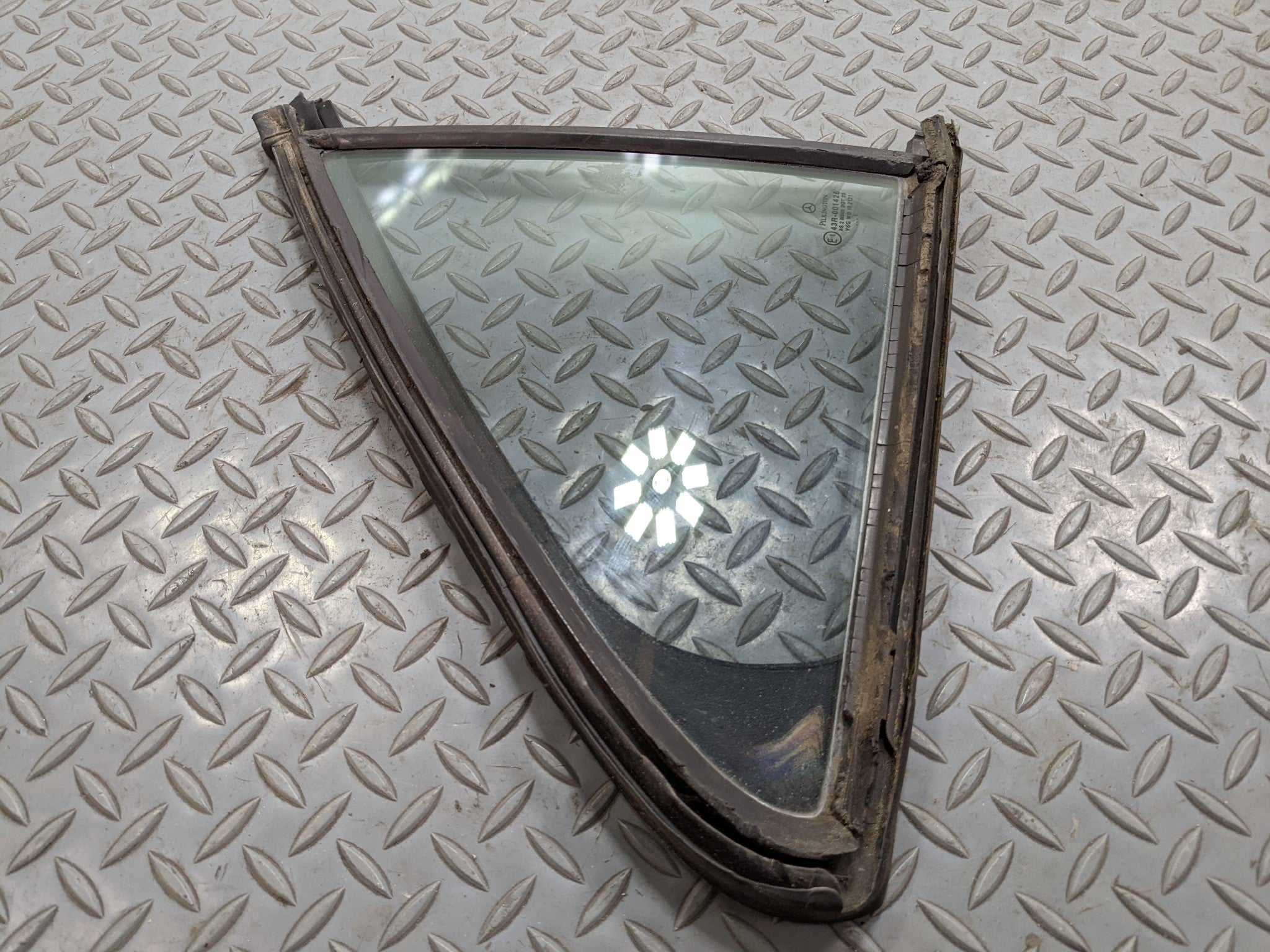 97 - 05 MERCEDES-BENZ S500 OEM DOOR WINDOW VENT GLASS REAR RIGHT PASSENGER SIDE