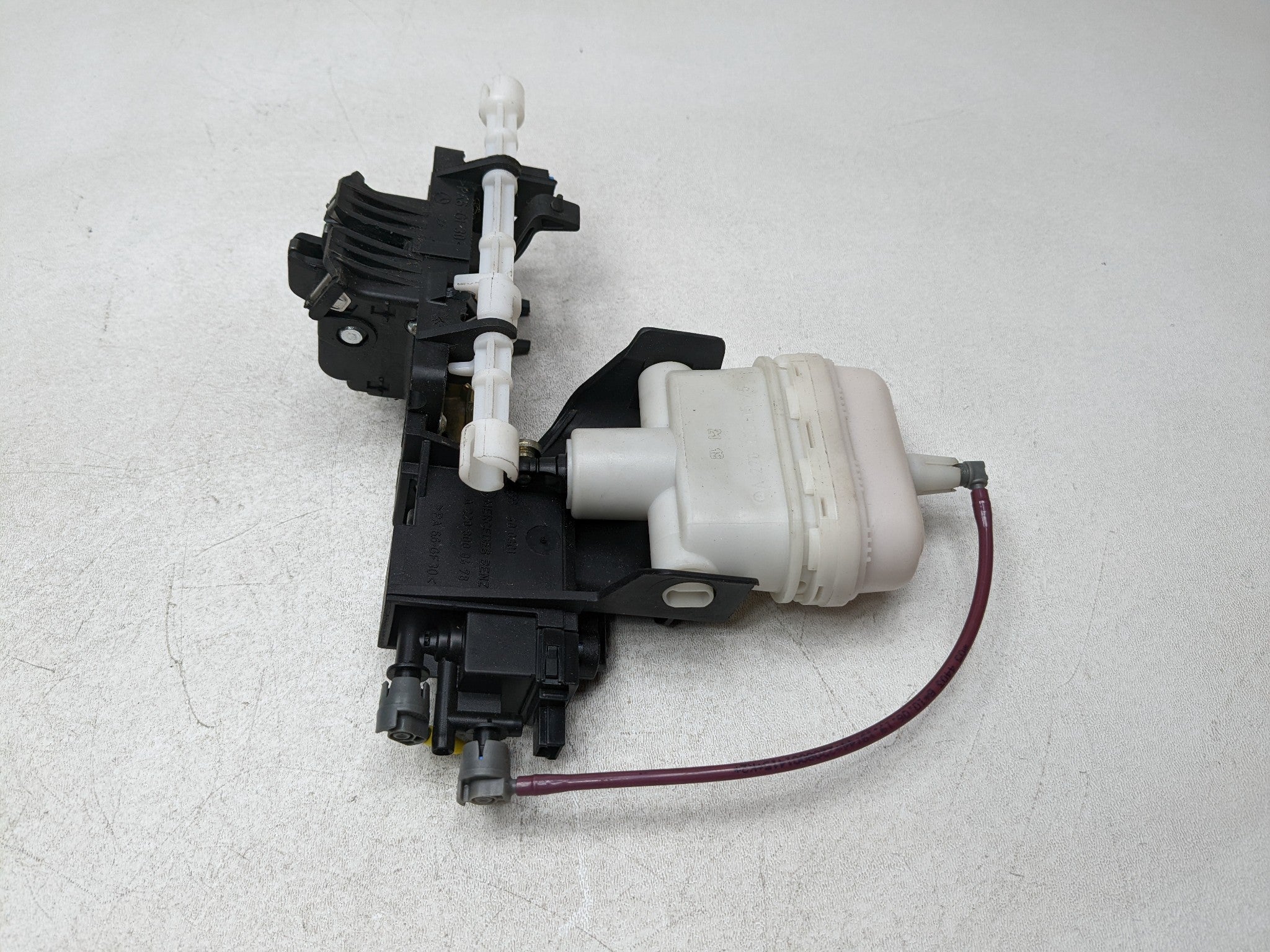 1997 - 2005 MERCEDES-BENZ S500 OEM TRUNK LID LATCH LOCK VACUUM ACTUATOR