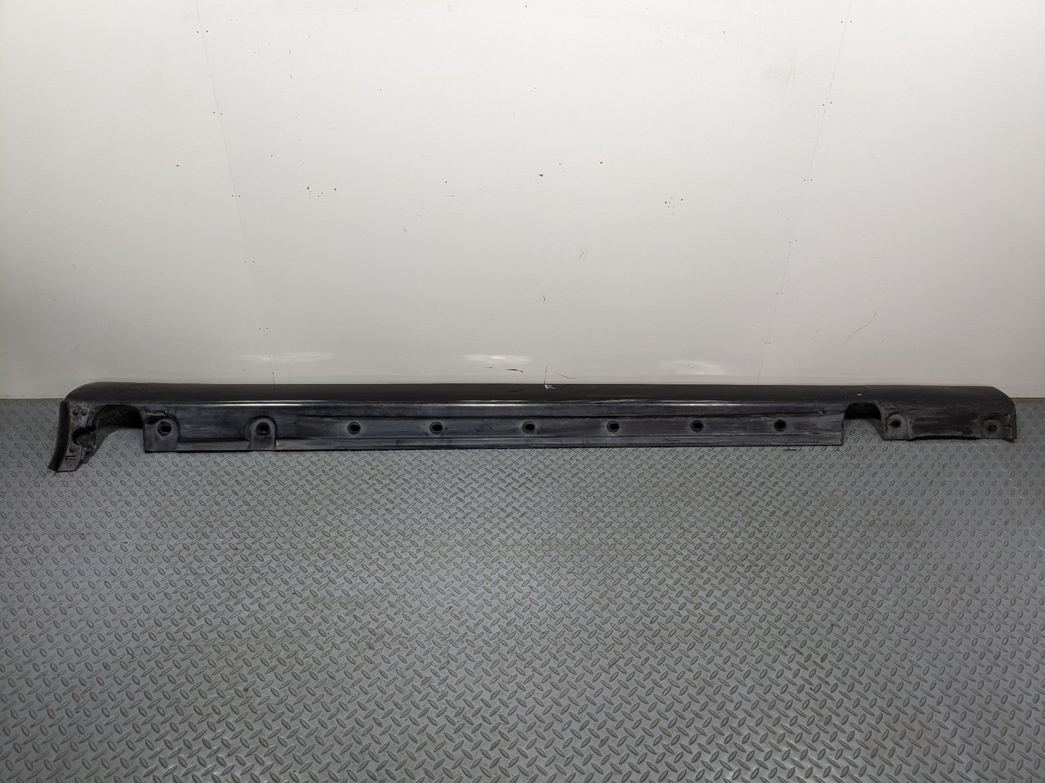 97 - 05 MERCEDES-BENZ S500 OEM ROCKER PANEL MOULDING BLACK RIGHT PASSENGER SIDE