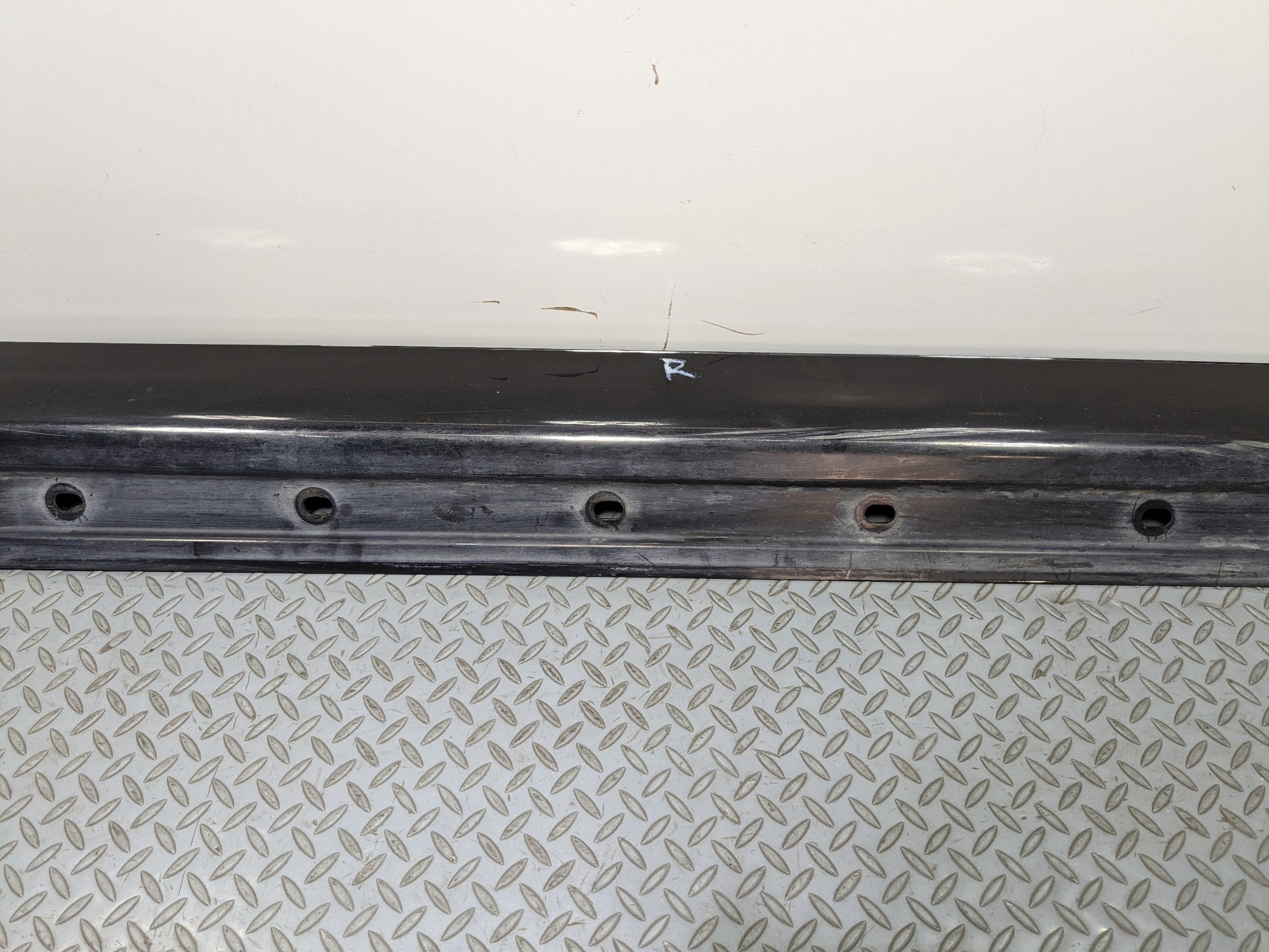 97 - 05 MERCEDES-BENZ S500 OEM ROCKER PANEL MOULDING BLACK RIGHT PASSENGER SIDE
