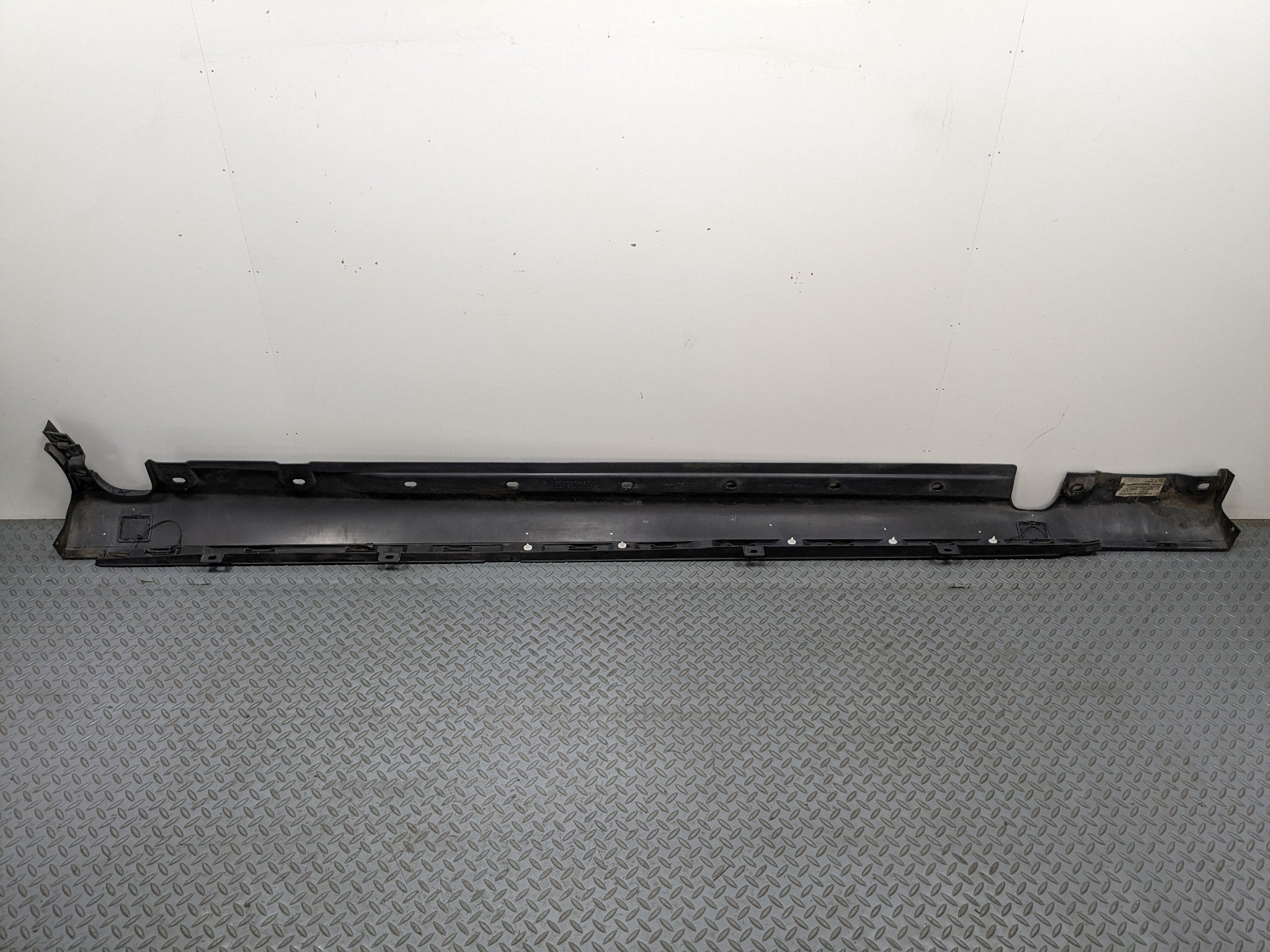 97 - 05 MERCEDES-BENZ S500 OEM ROCKER PANEL MOULDING BLACK RIGHT PASSENGER SIDE