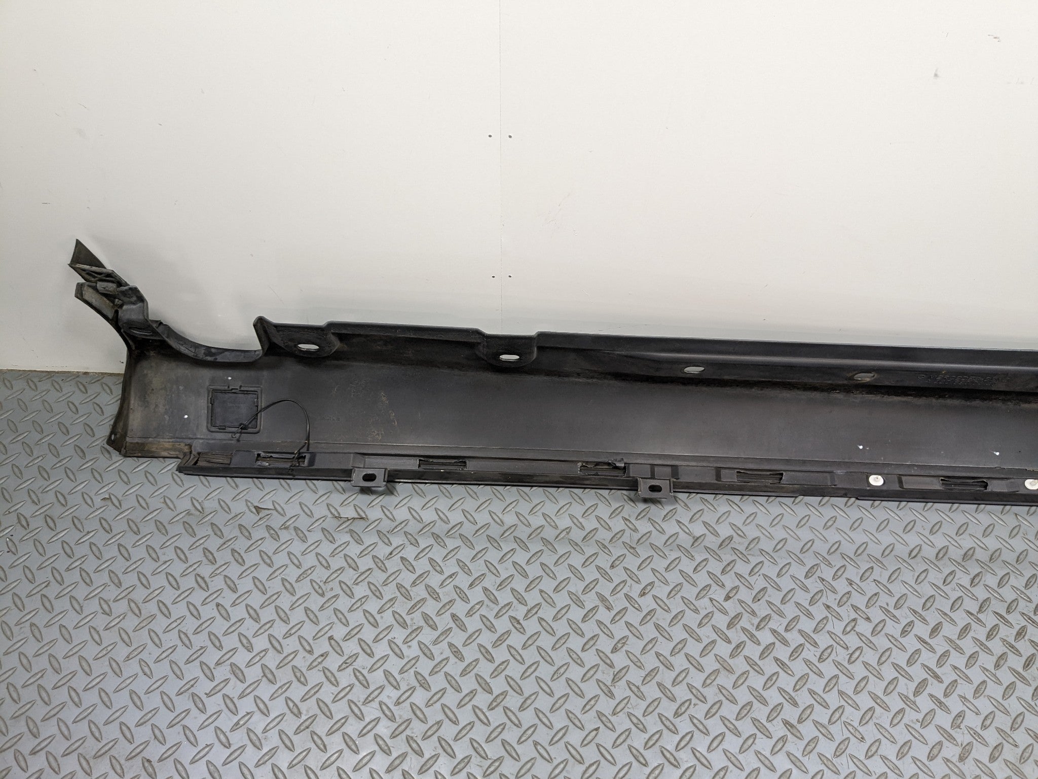 97 - 05 MERCEDES-BENZ S500 OEM ROCKER PANEL MOULDING BLACK RIGHT PASSENGER SIDE