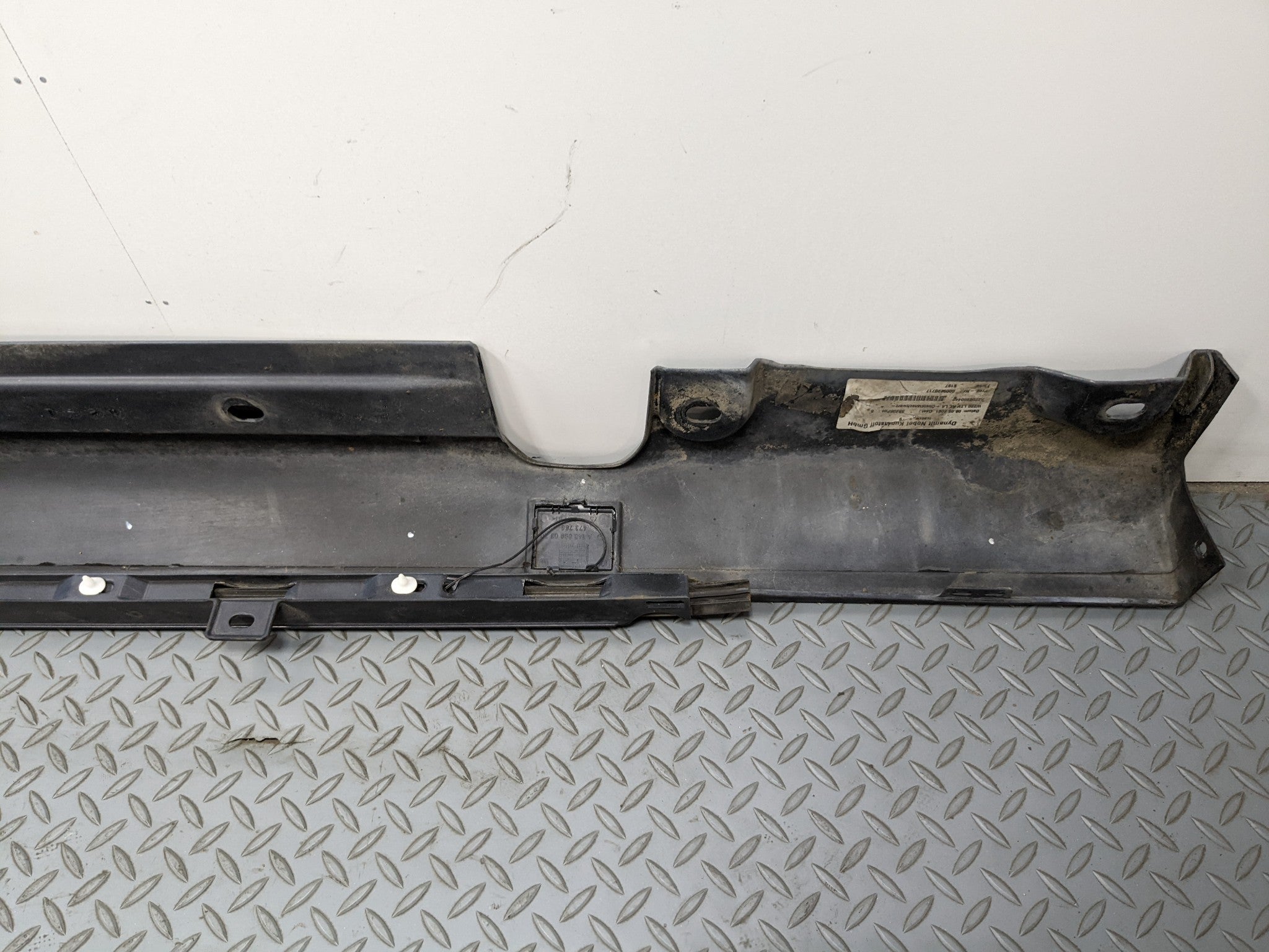 97 - 05 MERCEDES-BENZ S500 OEM ROCKER PANEL MOULDING BLACK RIGHT PASSENGER SIDE