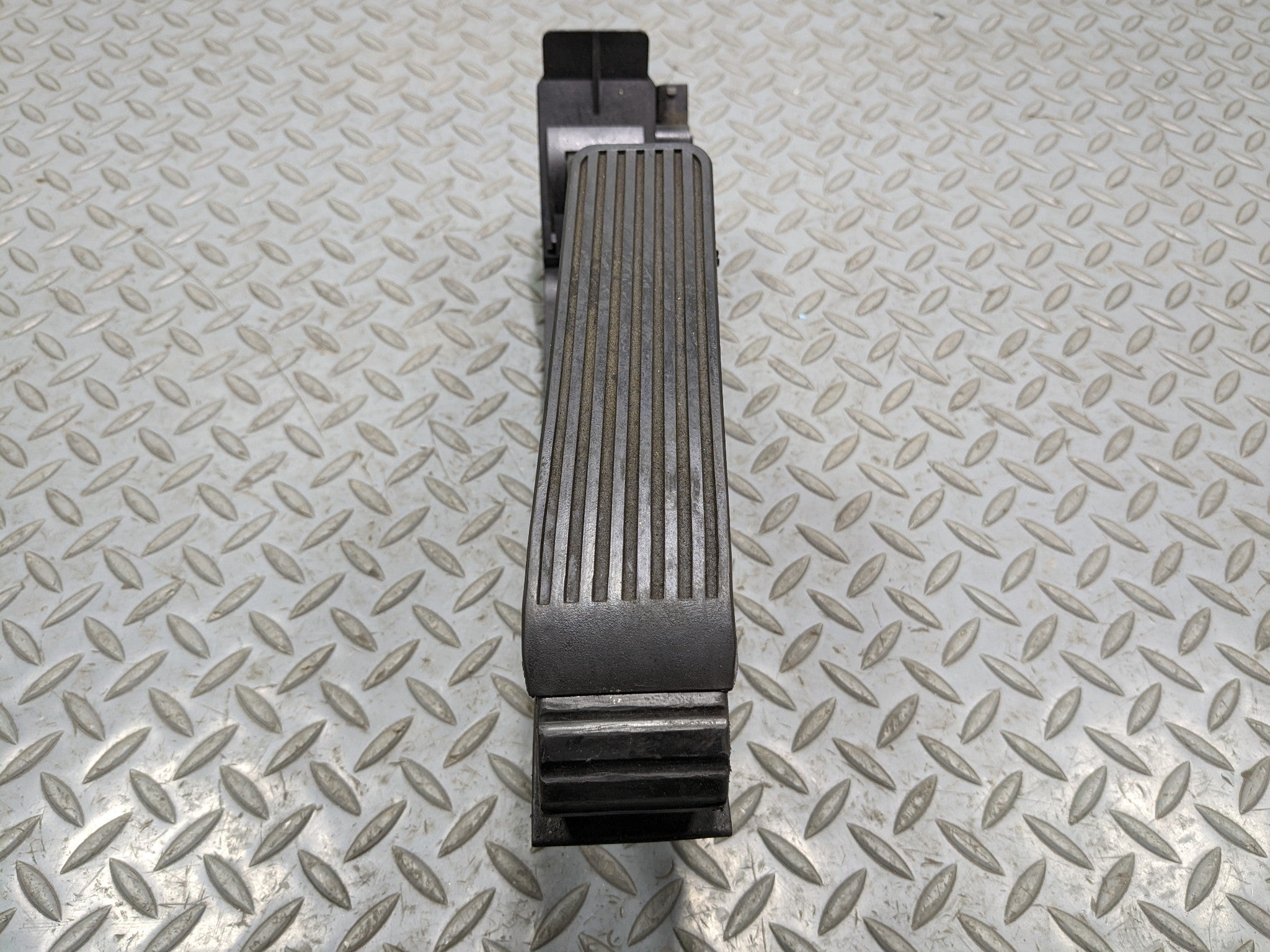 97 - 05 MERCEDES-BENZ S500 OEM ACCELERATOR THROTTLE FOOT PEDAL LEVER WITH SENSOR