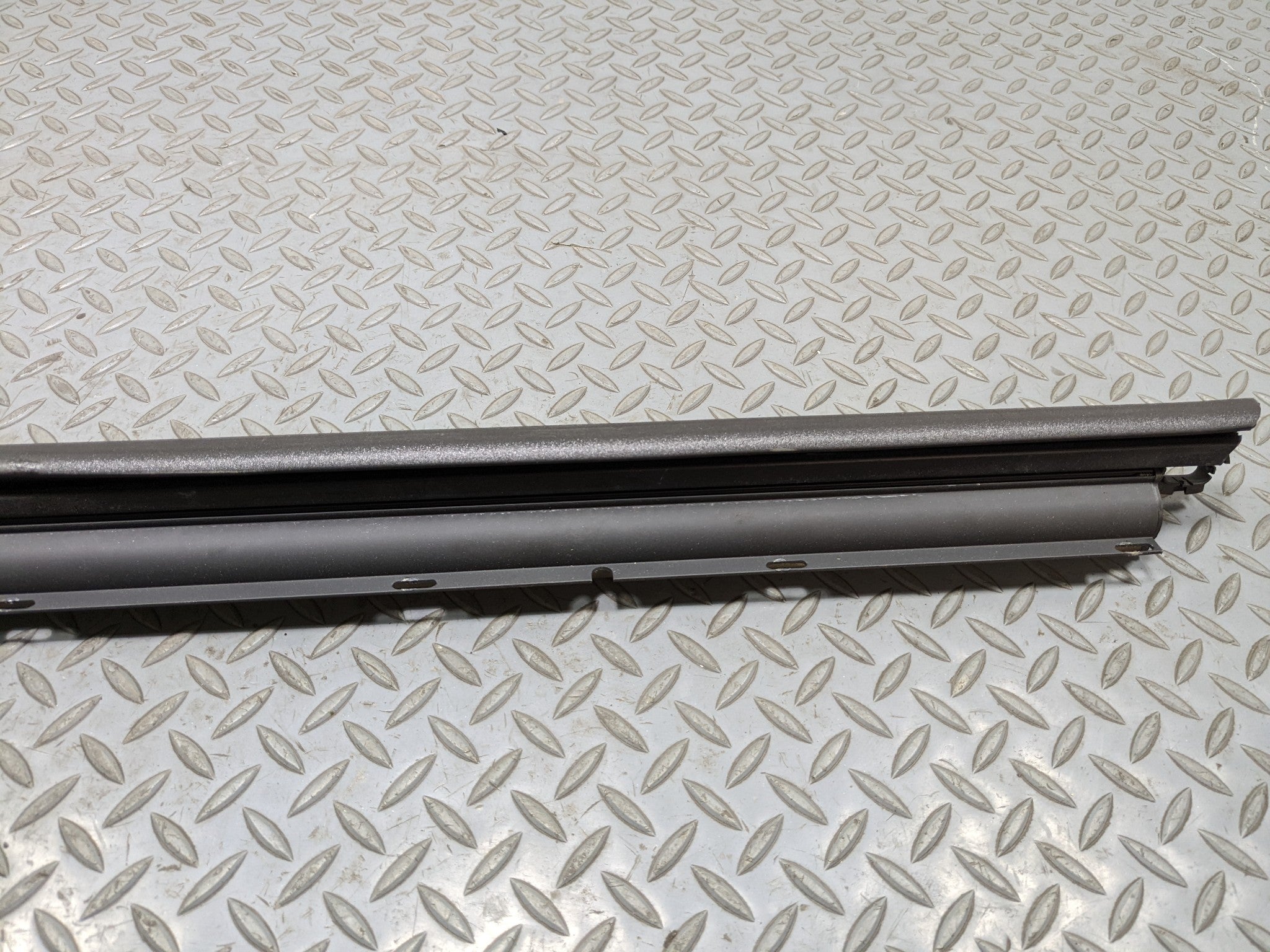 97 - 05 MERCEDES-BENZ S500 OEM DOOR WINDOW SHADE VISOR ROLLER REAR RIGHT SIDE