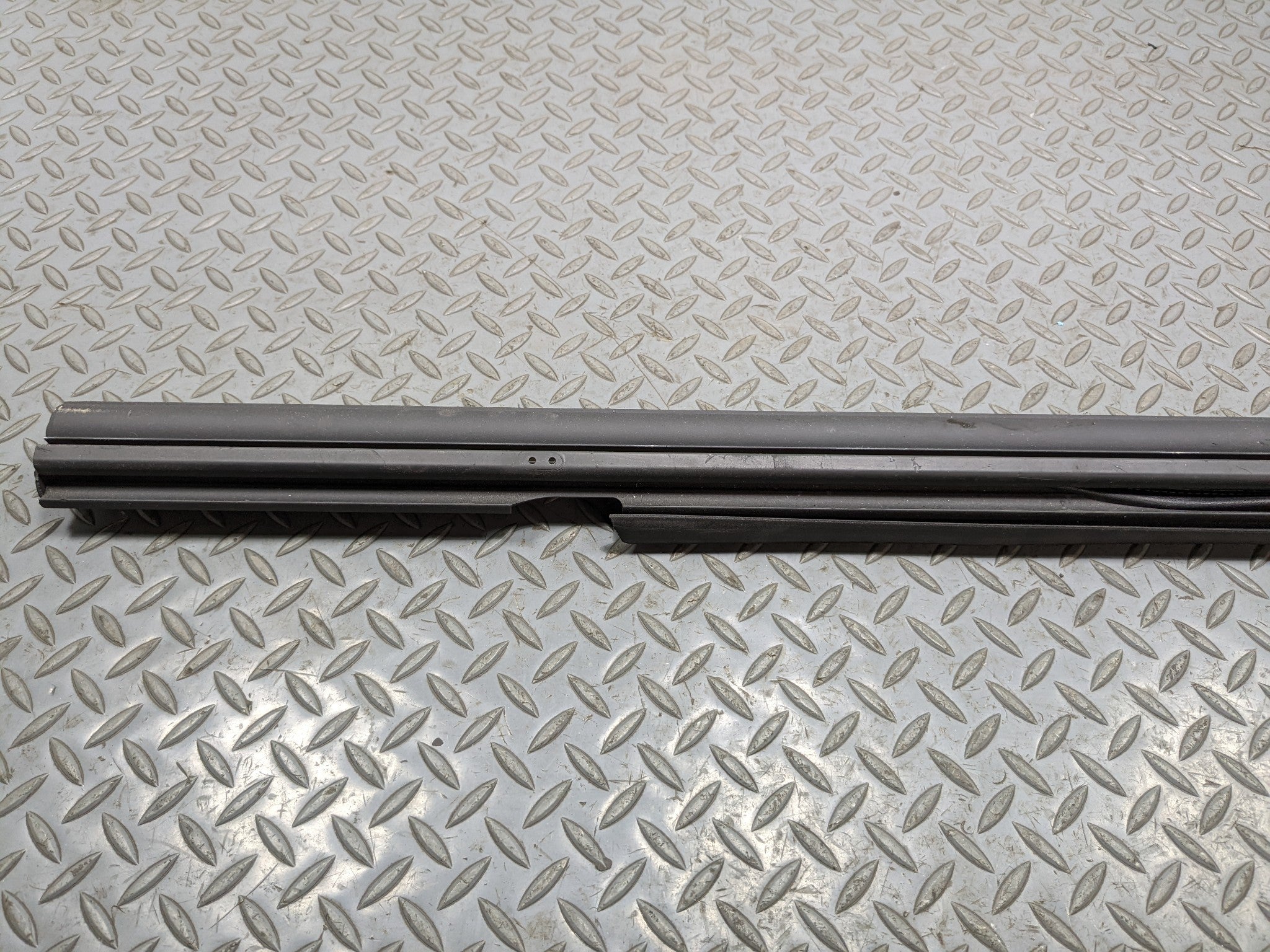 97 - 05 MERCEDES-BENZ S500 OEM DOOR WINDOW SHADE VISOR ROLLER REAR RIGHT SIDE