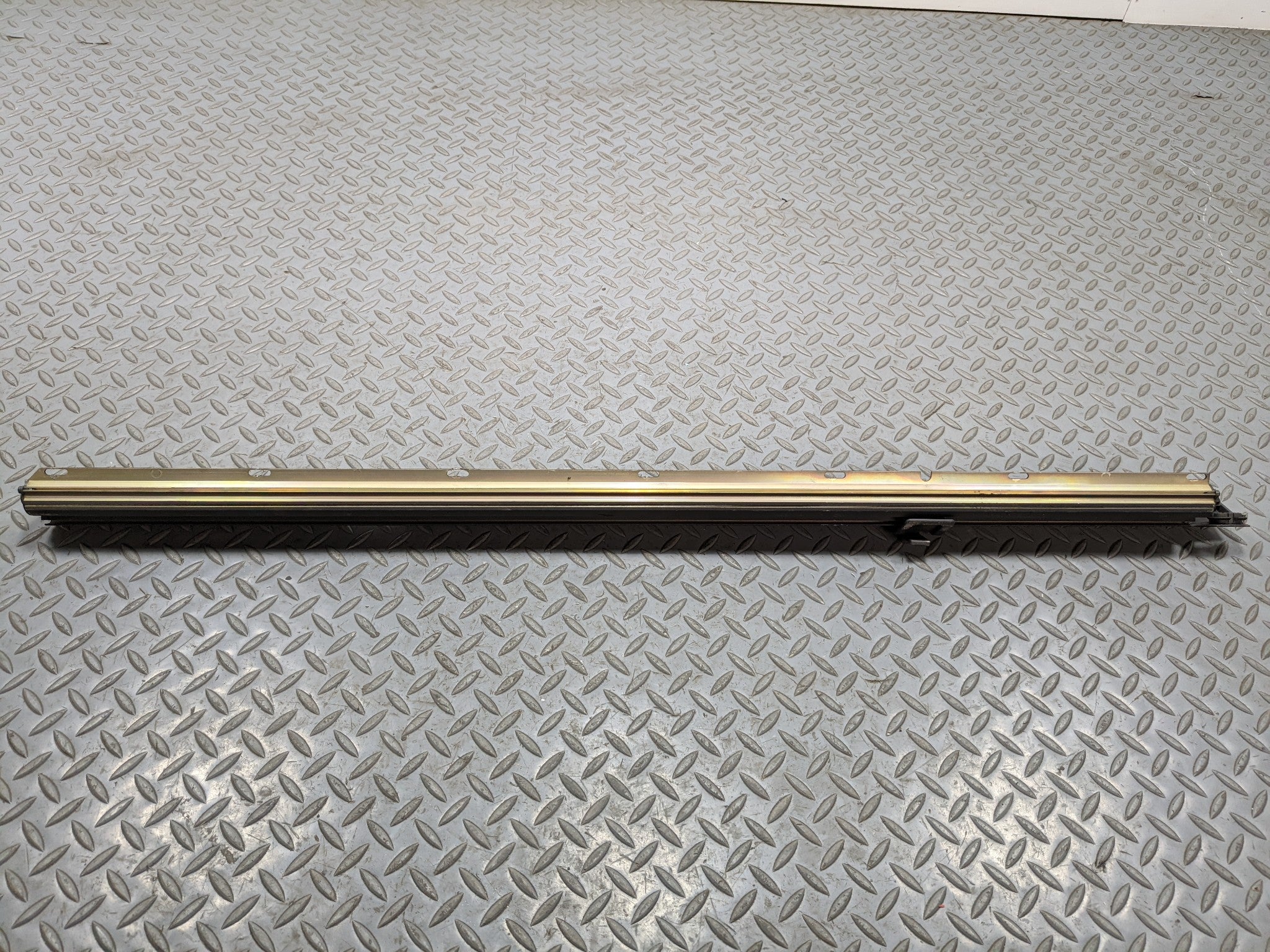 97 - 05 MERCEDES-BENZ S500 OEM DOOR WINDOW SHADE VISOR ROLLER REAR RIGHT SIDE