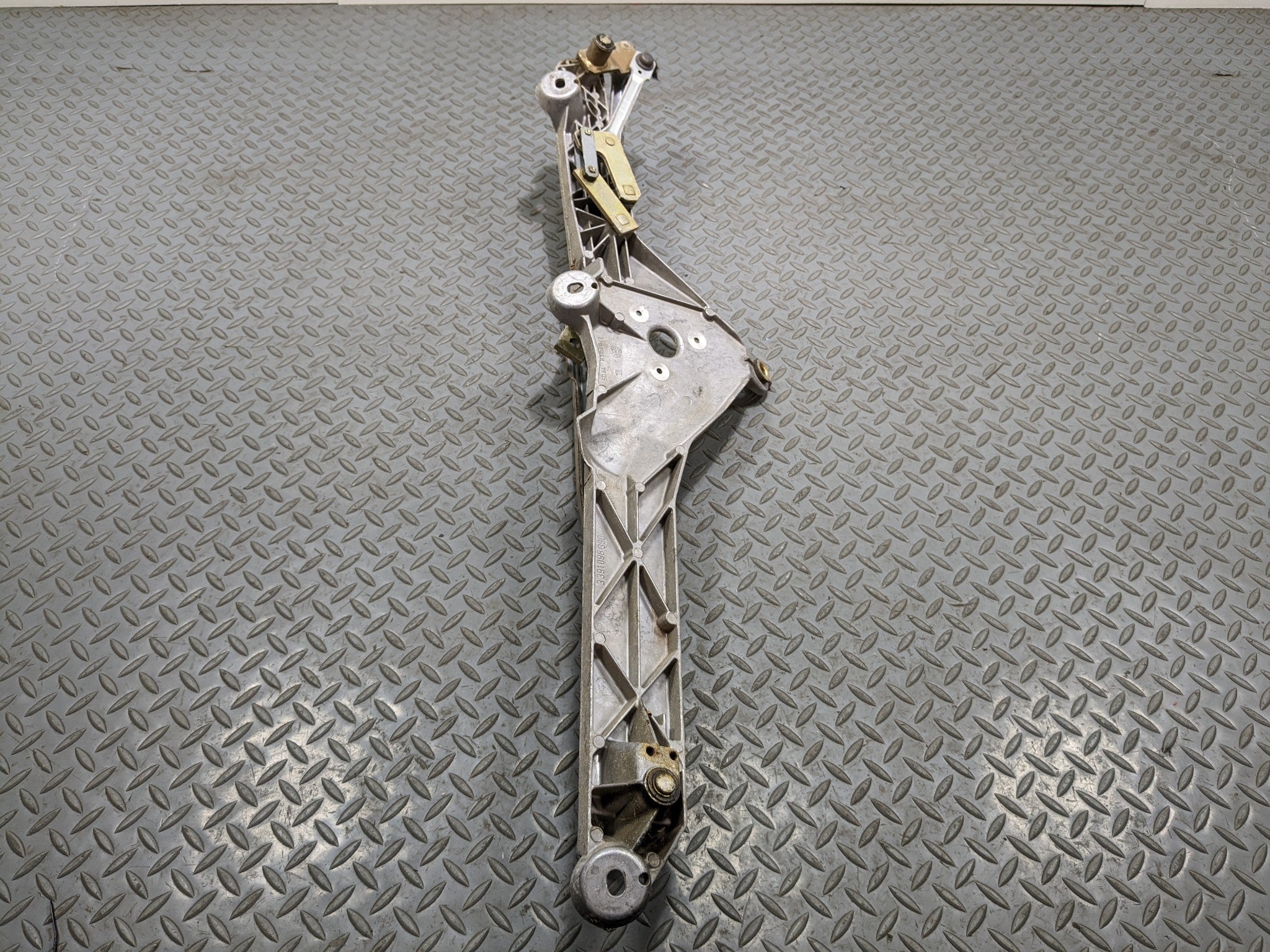 97-05 MERCEDES-BENZ S500 OEM WINDSHIELD WIPER TRANSMISSION LINKAGE WITHOUT MOTOR