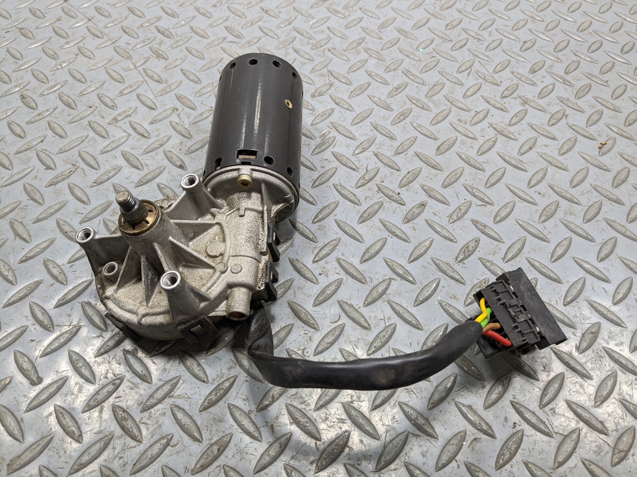 1997 - 2005 MERCEDES-BENZ S500 OEM WINDSHIELD WIPER MOTOR ASSEMBLY FRONT