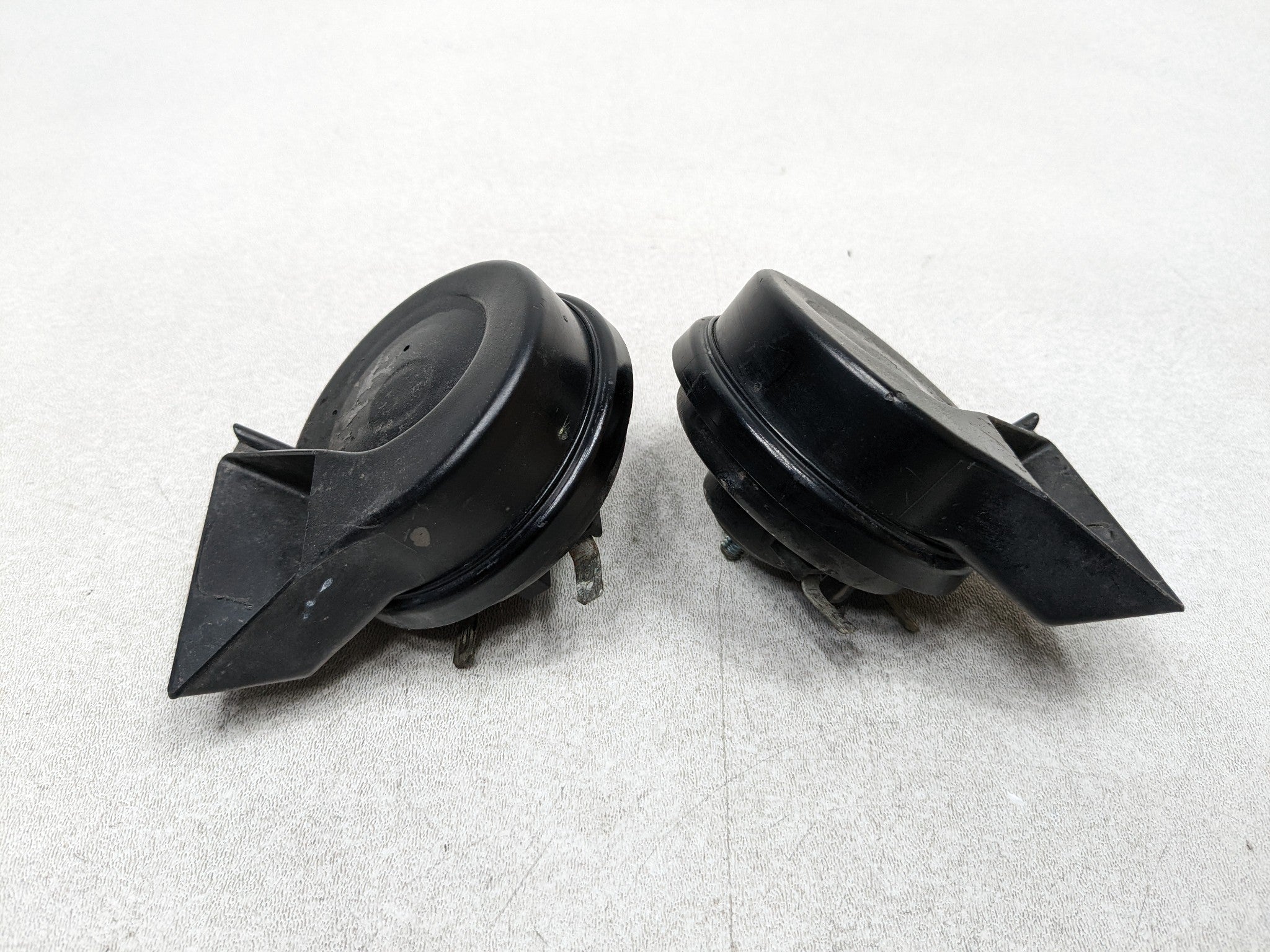 97 - 05 MERCEDES-BENZ S500 OEM HORN SET LOW AND HIGH DUAL TONE PITCH NOTE SIGNAL