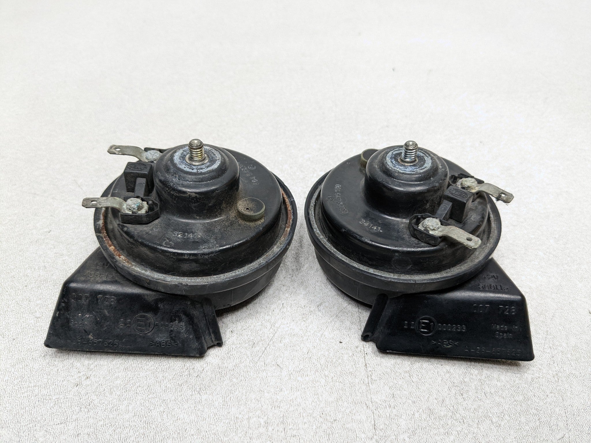97 - 05 MERCEDES-BENZ S500 OEM HORN SET LOW AND HIGH DUAL TONE PITCH NOTE SIGNAL