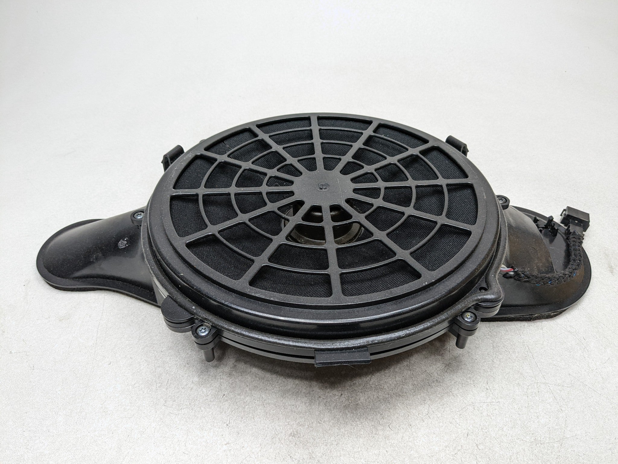 1997 - 2005 MERCEDES-BENZ S500 OEM SUBWOOFER SPEAKER REAR AUDIO SOUND SYSTEM