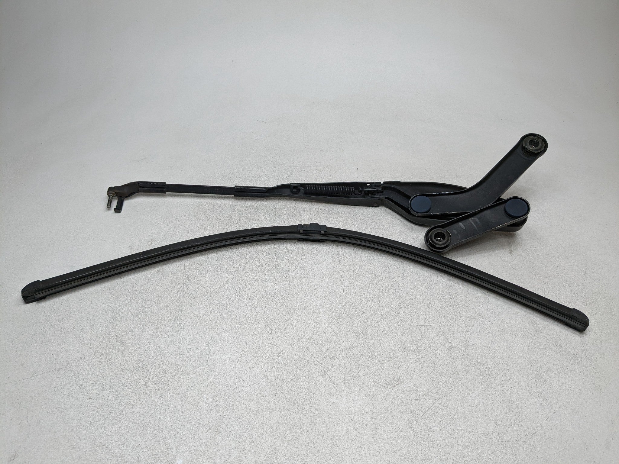 97 - 05 MERCEDES-BENZ S500 OEM WINDSHIELD WIPER ARM FRONT RIGHT PASSENGER SIDE