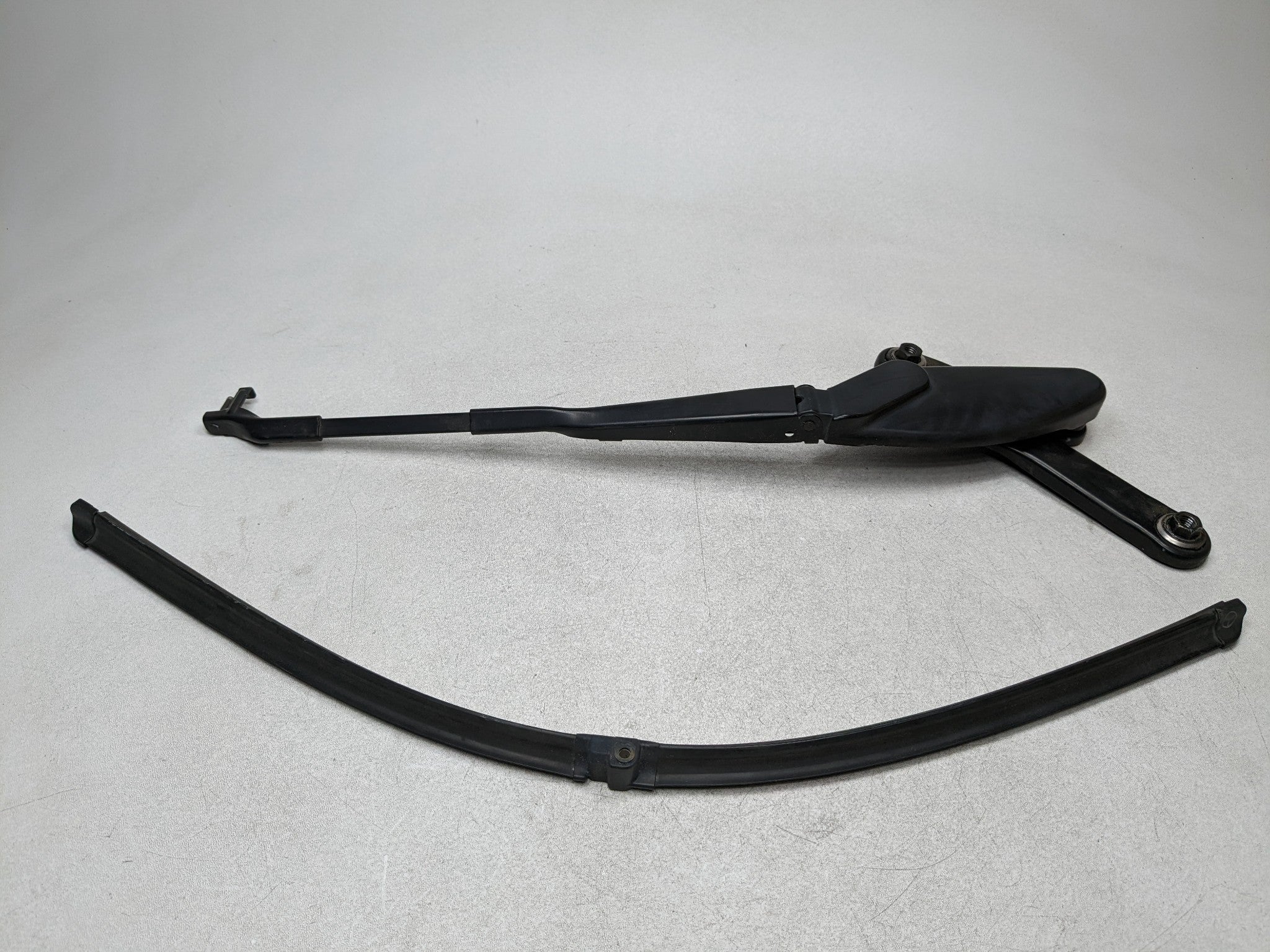 97 - 05 MERCEDES-BENZ S500 OEM WINDSHIELD WIPER ARM FRONT RIGHT PASSENGER SIDE