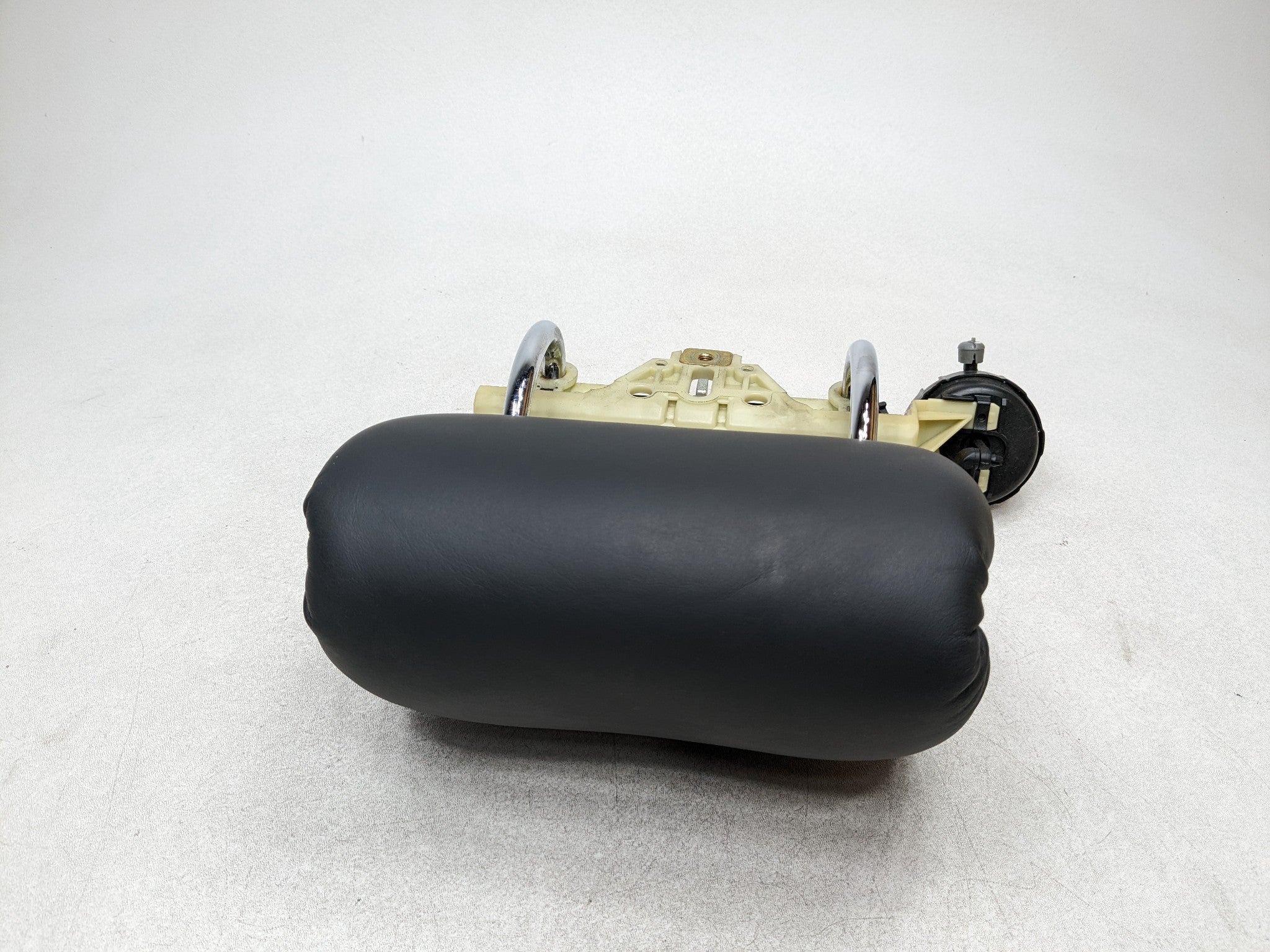 97 - 05 MERCEDES-BENZ S500 OEM HEADREST WITH FOLDING MOTOR ASSEMBLY REAR RIGHT