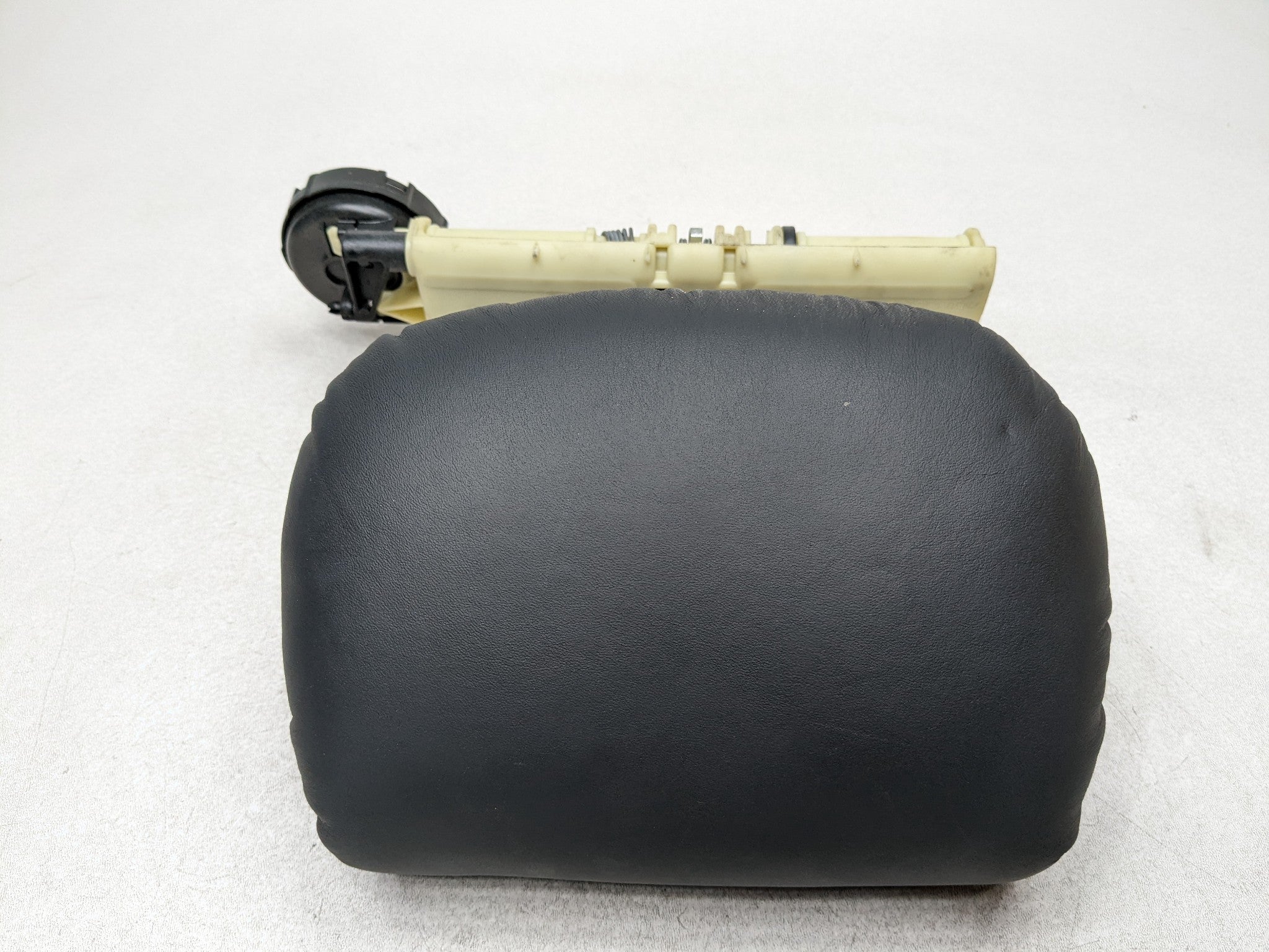 97 - 05 MERCEDES-BENZ S500 OEM HEADREST WITH FOLDING MOTOR ASSEMBLY REAR RIGHT