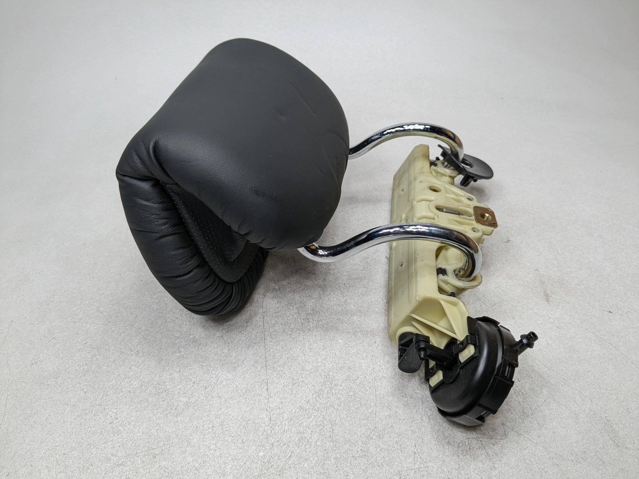 97 - 05 MERCEDES-BENZ S500 OEM HEADREST WITH FOLDING MOTOR ASSEMBLY REAR LEFT