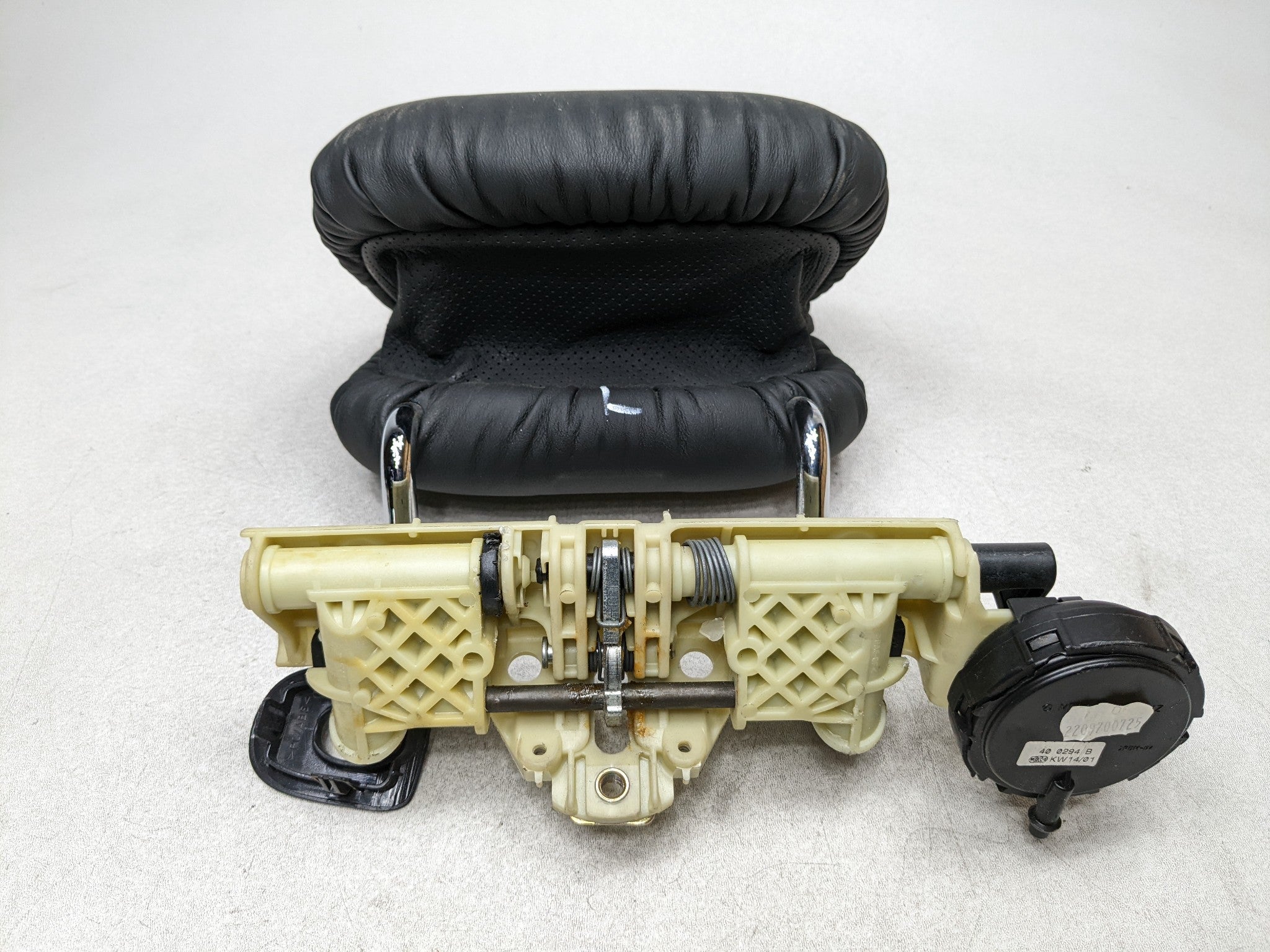 97 - 05 MERCEDES-BENZ S500 OEM HEADREST WITH FOLDING MOTOR ASSEMBLY REAR LEFT