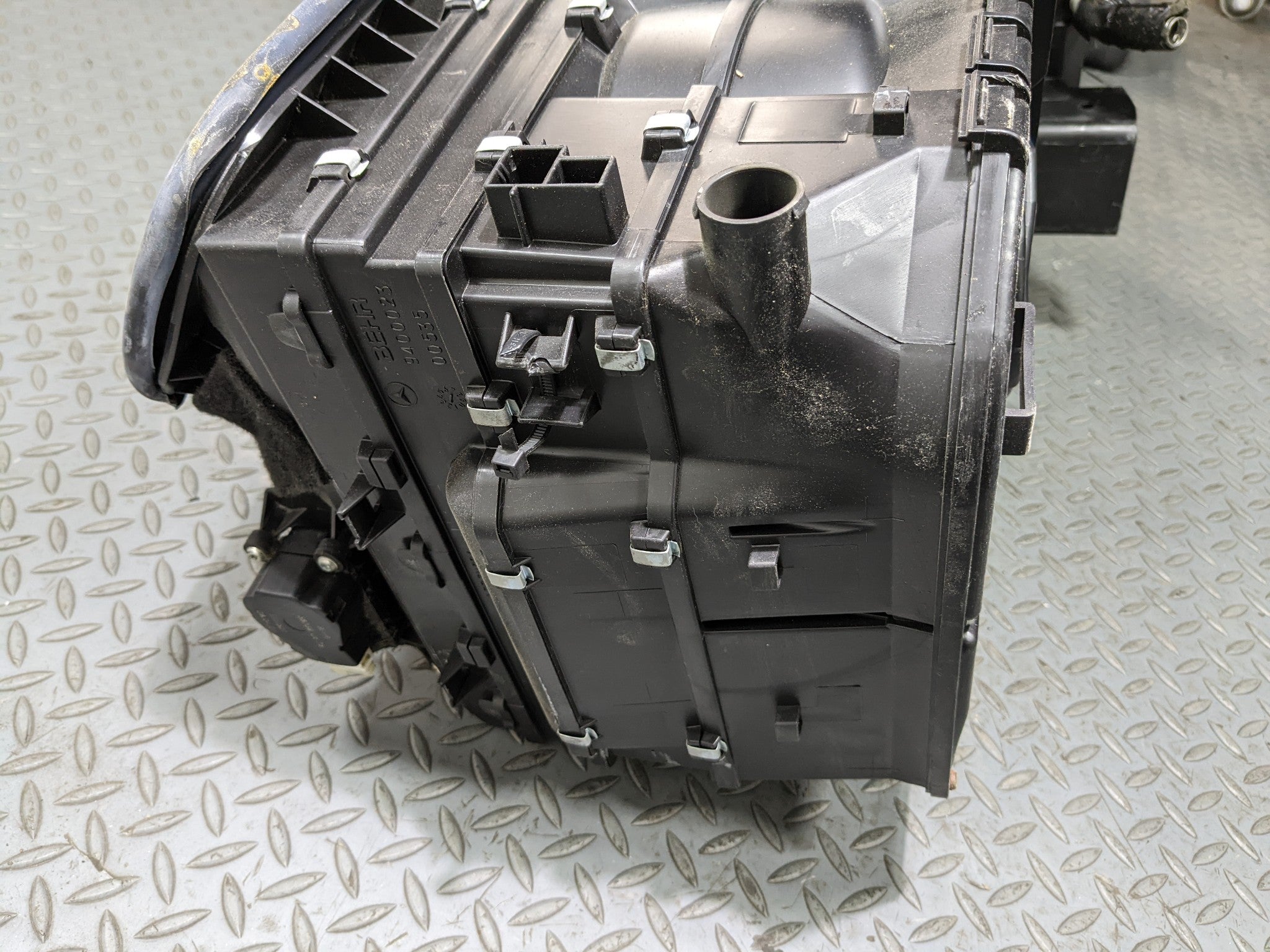 97 - 05 MERCEDES-BENZ S500 OEM HVAC HEATER CORE BLOWER EVAPORATOR BOX ASSEMBLY