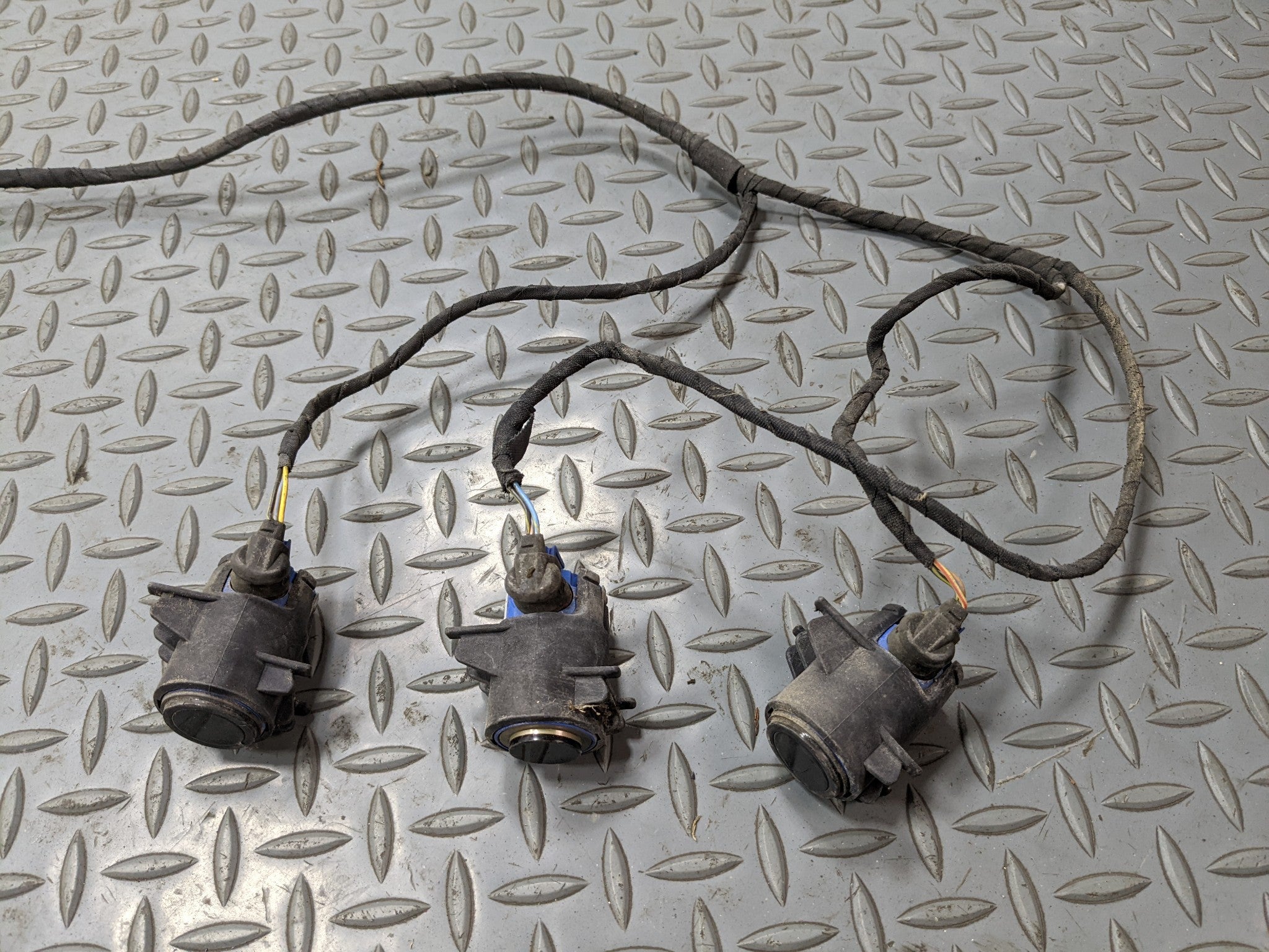 1997 - 205 MERCEDES-BENZ S500 OEM FRONT BUMPER PARKING SENSOR WIRE HARNESS PDC