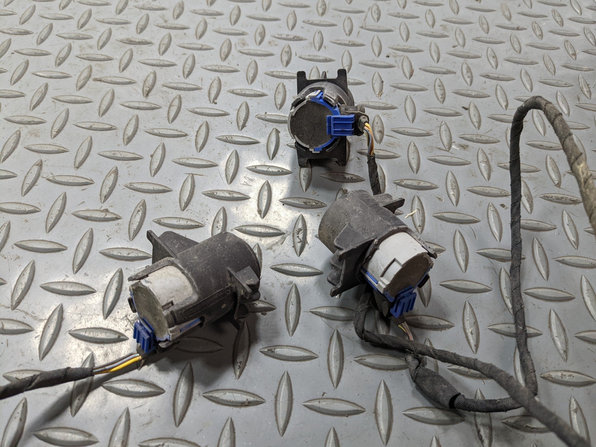 1997 - 205 MERCEDES-BENZ S500 OEM FRONT BUMPER PARKING SENSOR WIRE HARNESS PDC