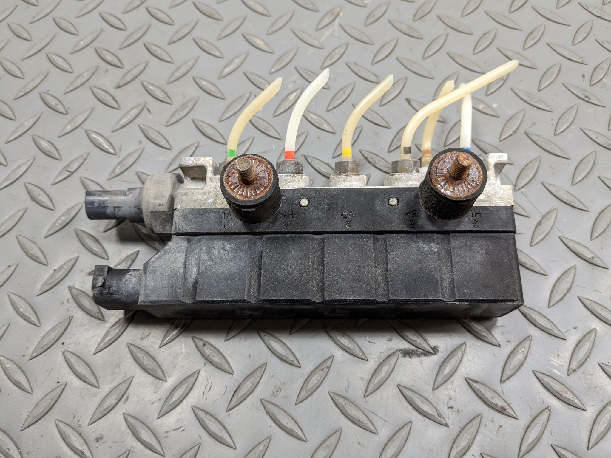 97-05 MERCEDES-BENZ S500 OEM AIR SUSPENSION SHOCK COMPRESSOR VALVE CONTROL BLOCK
