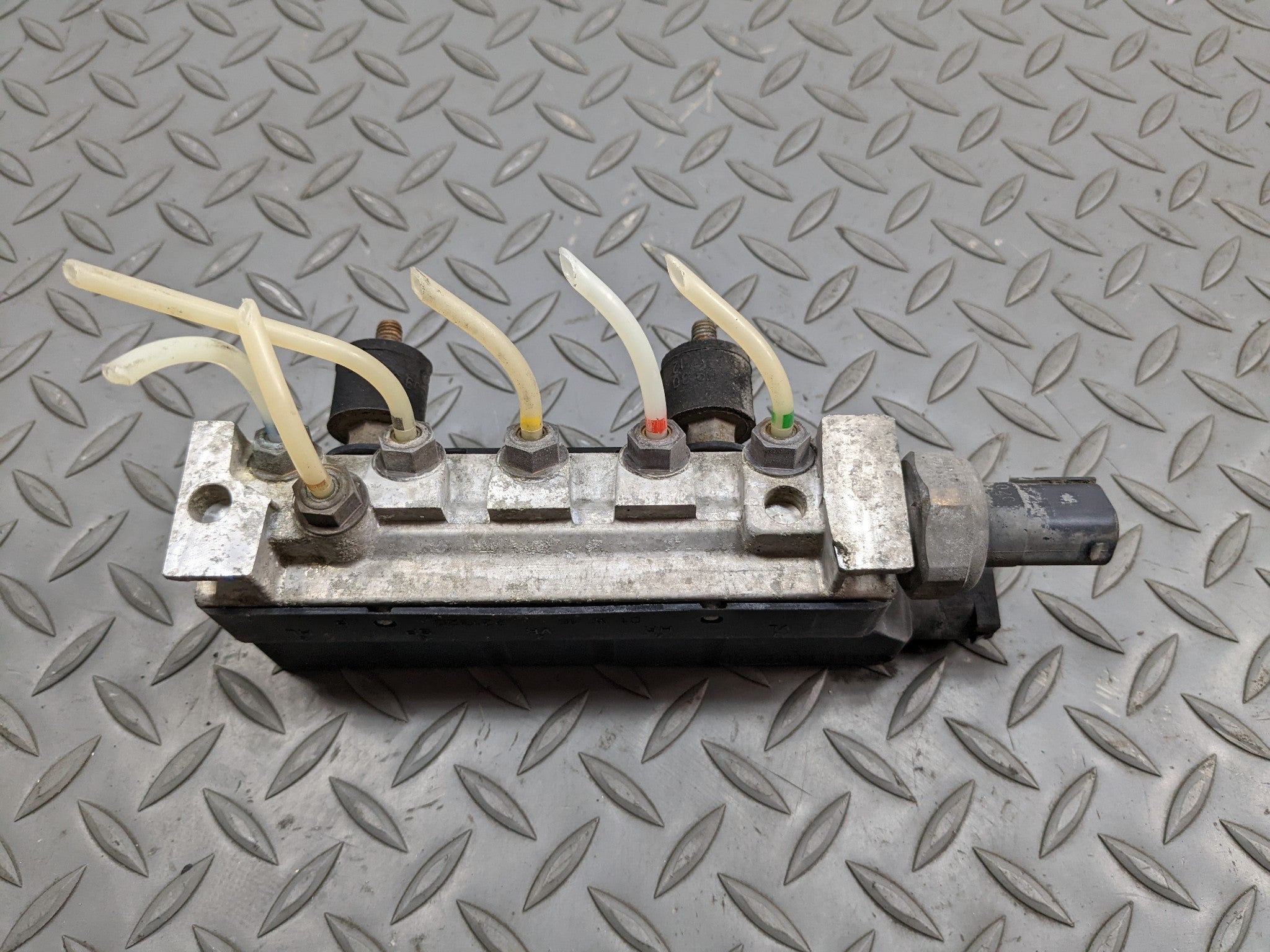 97-05 MERCEDES-BENZ S500 OEM AIR SUSPENSION SHOCK COMPRESSOR VALVE CONTROL BLOCK