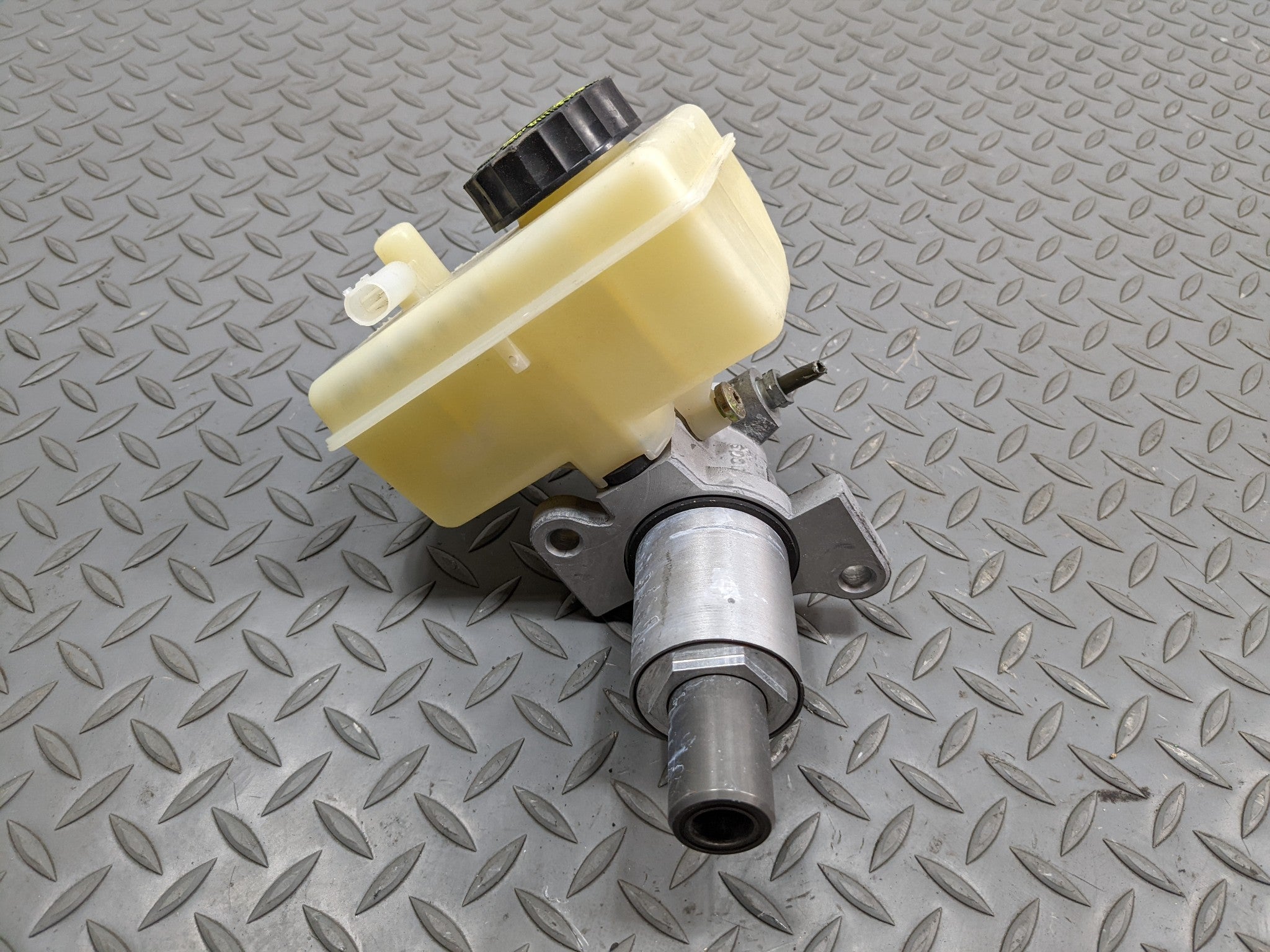 97-05 MERCEDES-BENZ S500 OEM BRAKE MASTER CYLINDER WITH RESERVOIR TANK ASSEMBLY