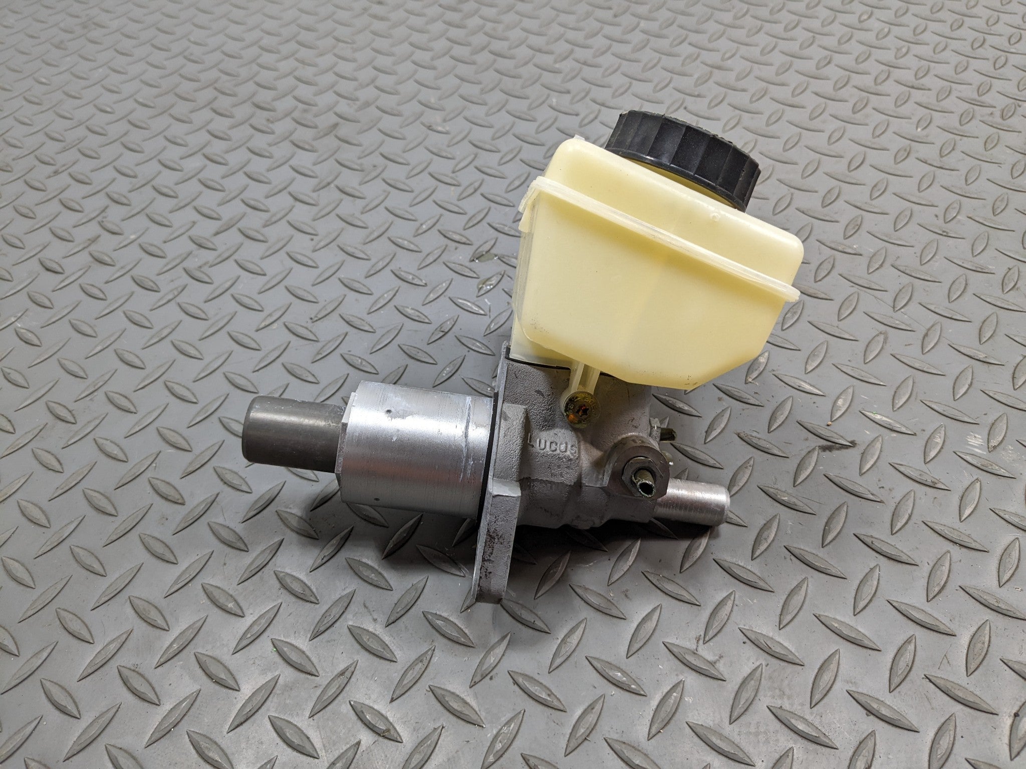 97-05 MERCEDES-BENZ S500 OEM BRAKE MASTER CYLINDER WITH RESERVOIR TANK ASSEMBLY