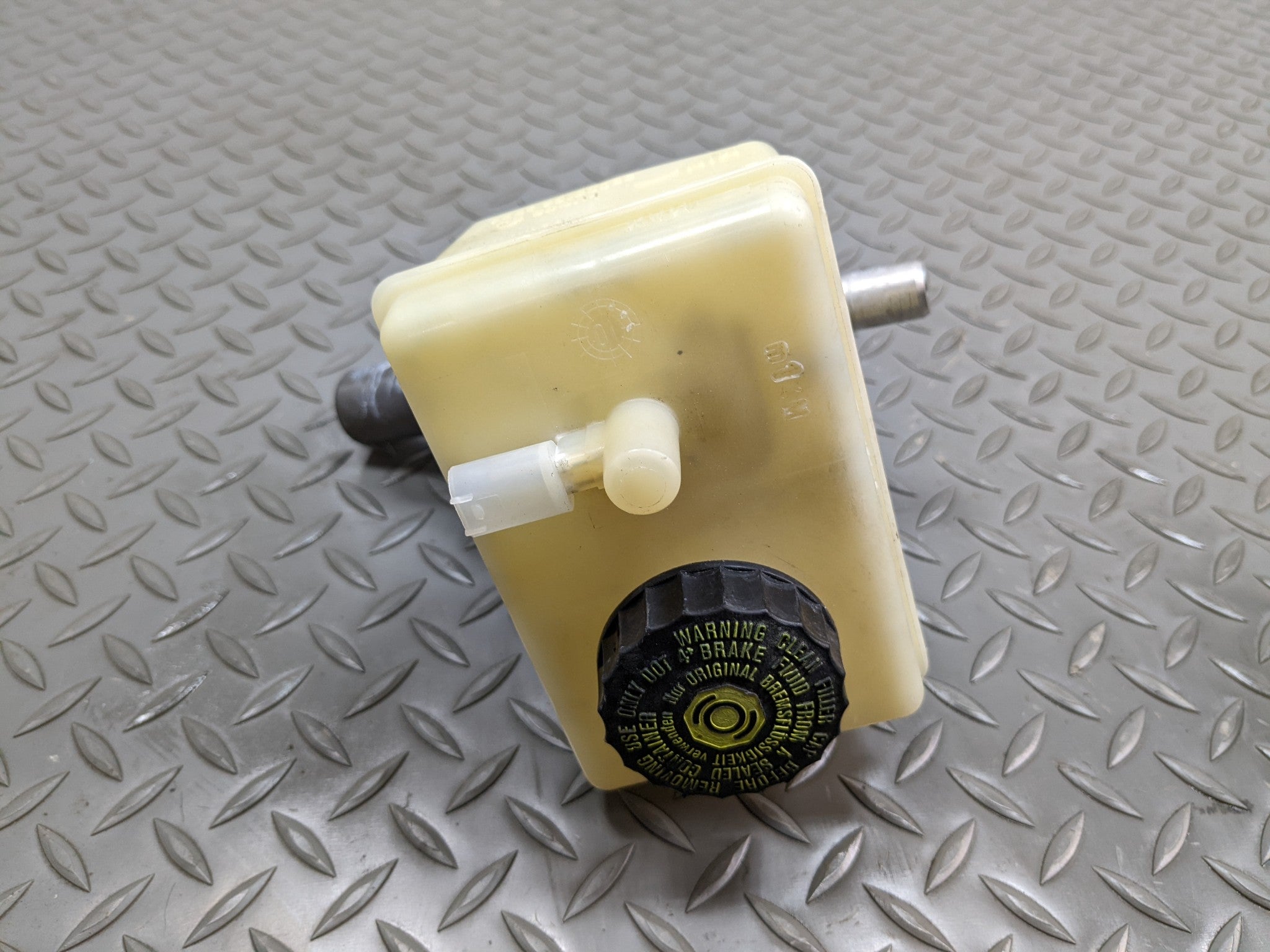 97-05 MERCEDES-BENZ S500 OEM BRAKE MASTER CYLINDER WITH RESERVOIR TANK ASSEMBLY