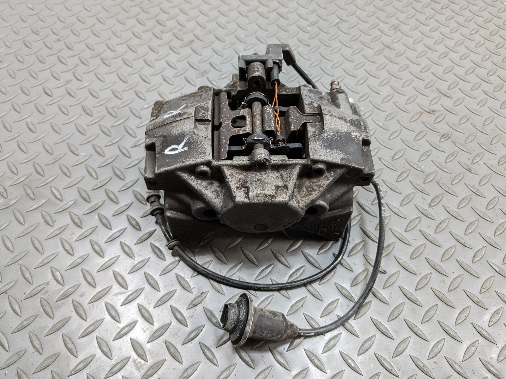 97 - 05 MERCEDES-BENZ S500 OEM BRAKE CALIPER ASSEMBLY REAR RIGHT PASSENGER SIDE