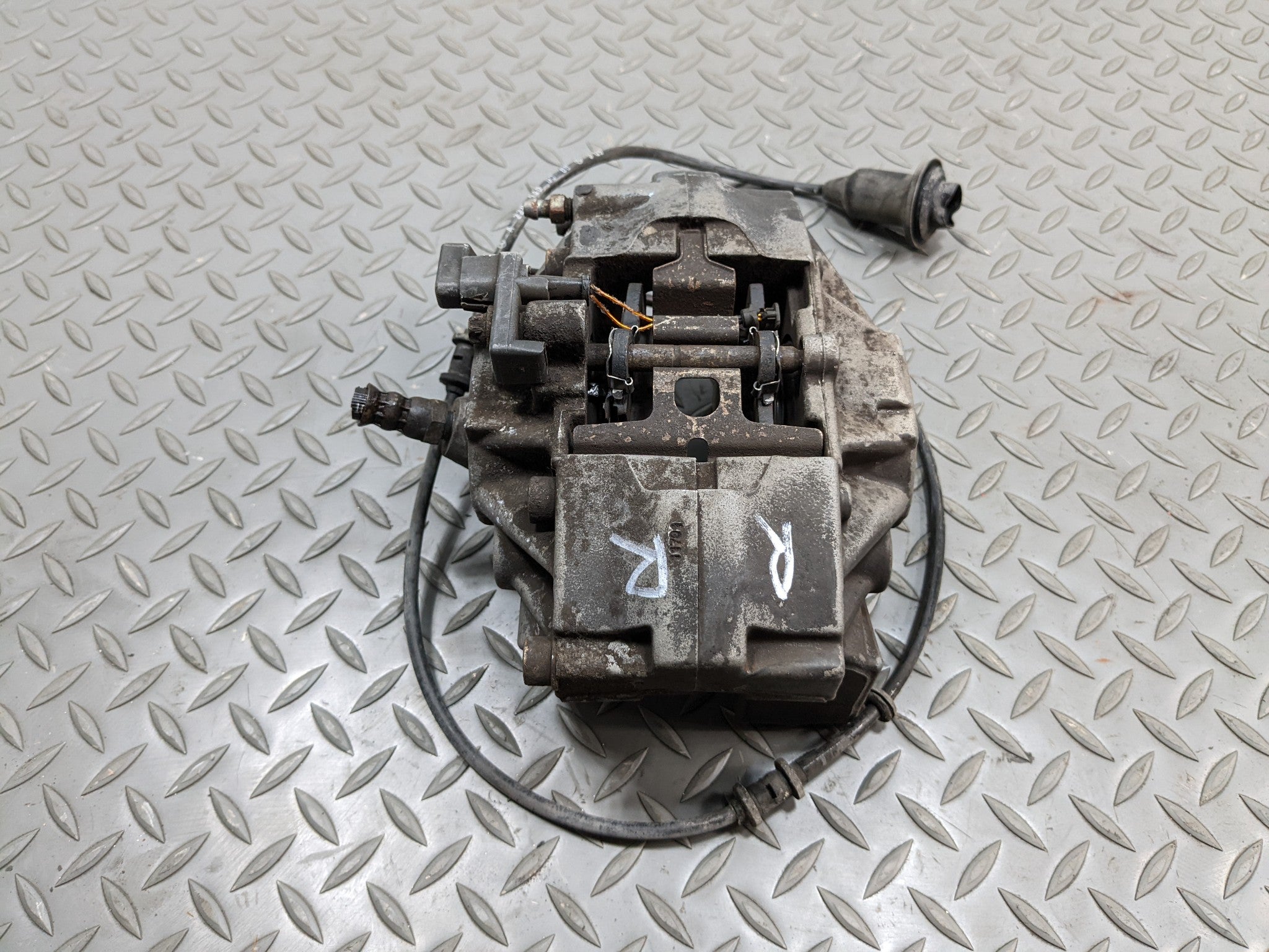 97 - 05 MERCEDES-BENZ S500 OEM BRAKE CALIPER ASSEMBLY REAR RIGHT PASSENGER SIDE