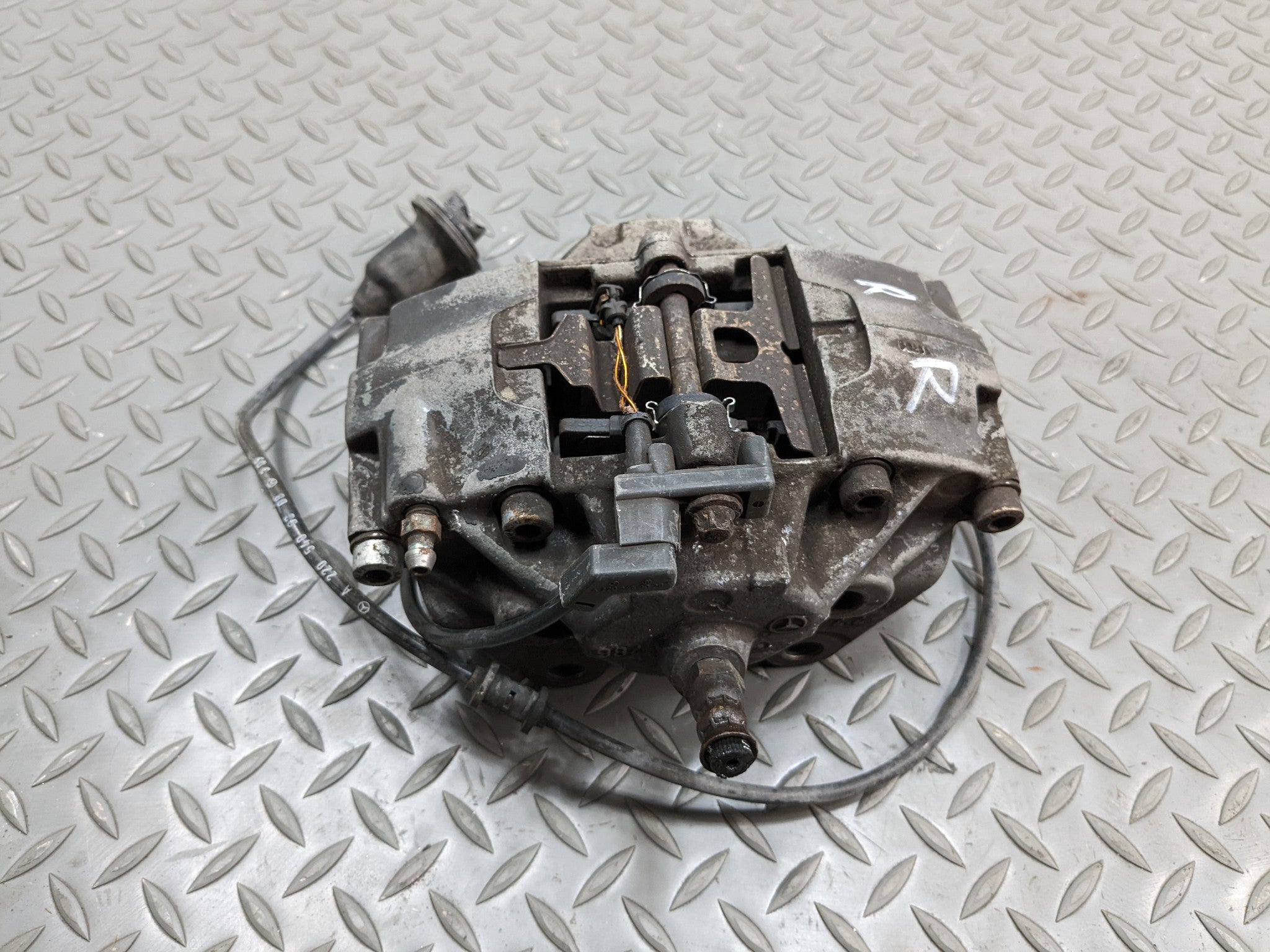 97 - 05 MERCEDES-BENZ S500 OEM BRAKE CALIPER ASSEMBLY REAR RIGHT PASSENGER SIDE