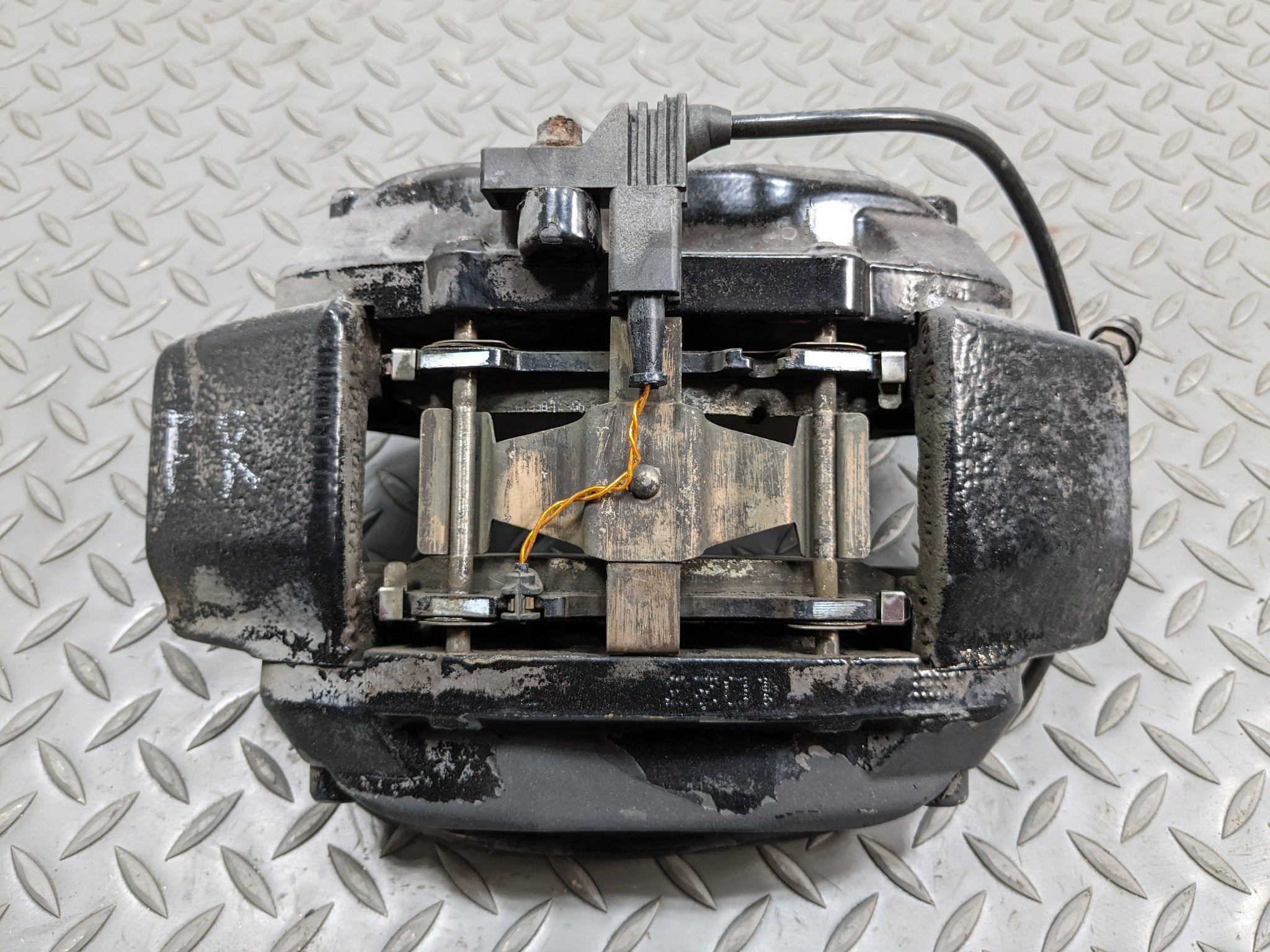 97 - 05 MERCEDES-BENZ S500 OEM BRAKE CALIPER ASSEMBLY FRONT RIGHT PASSENGER SIDE