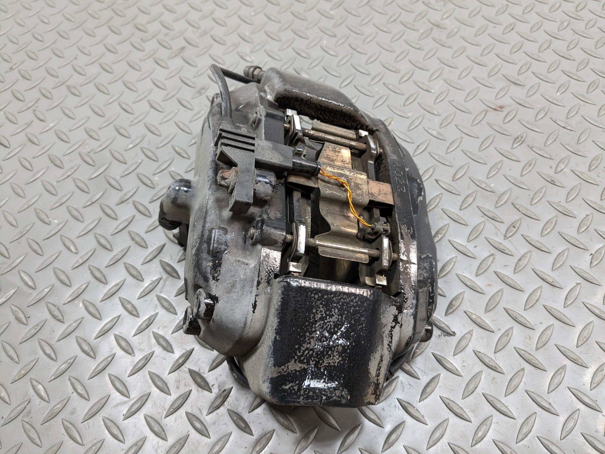 97 - 05 MERCEDES-BENZ S500 OEM BRAKE CALIPER ASSEMBLY FRONT RIGHT PASSENGER SIDE