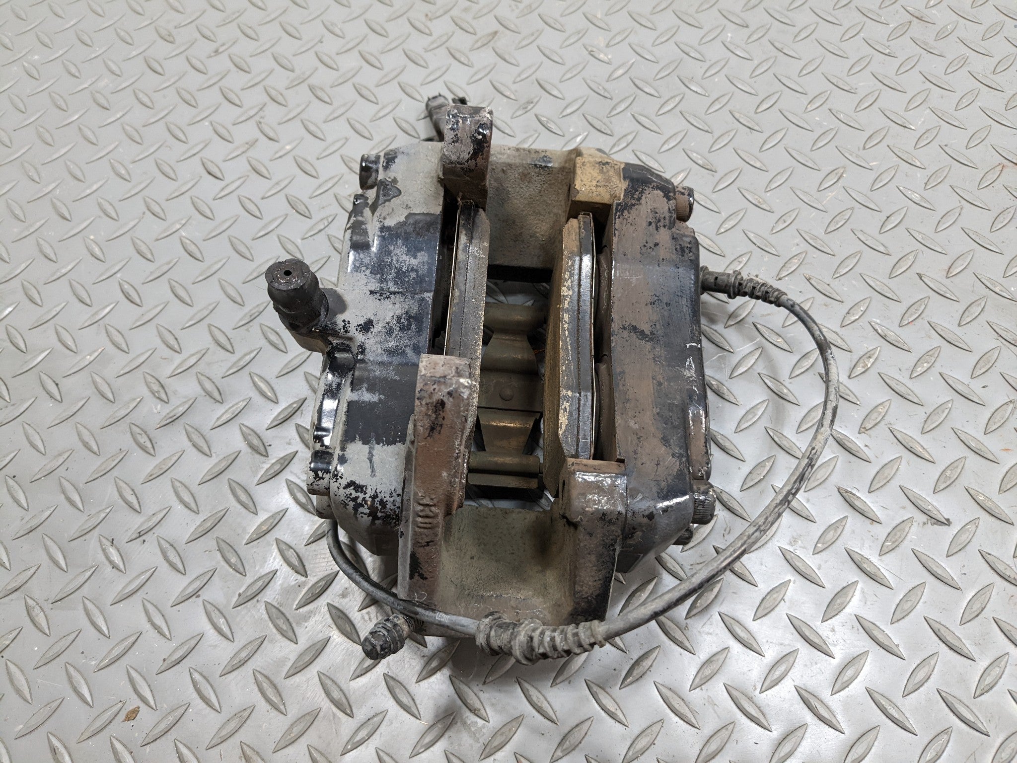 97 - 05 MERCEDES-BENZ S500 OEM BRAKE CALIPER ASSEMBLY FRONT RIGHT PASSENGER SIDE