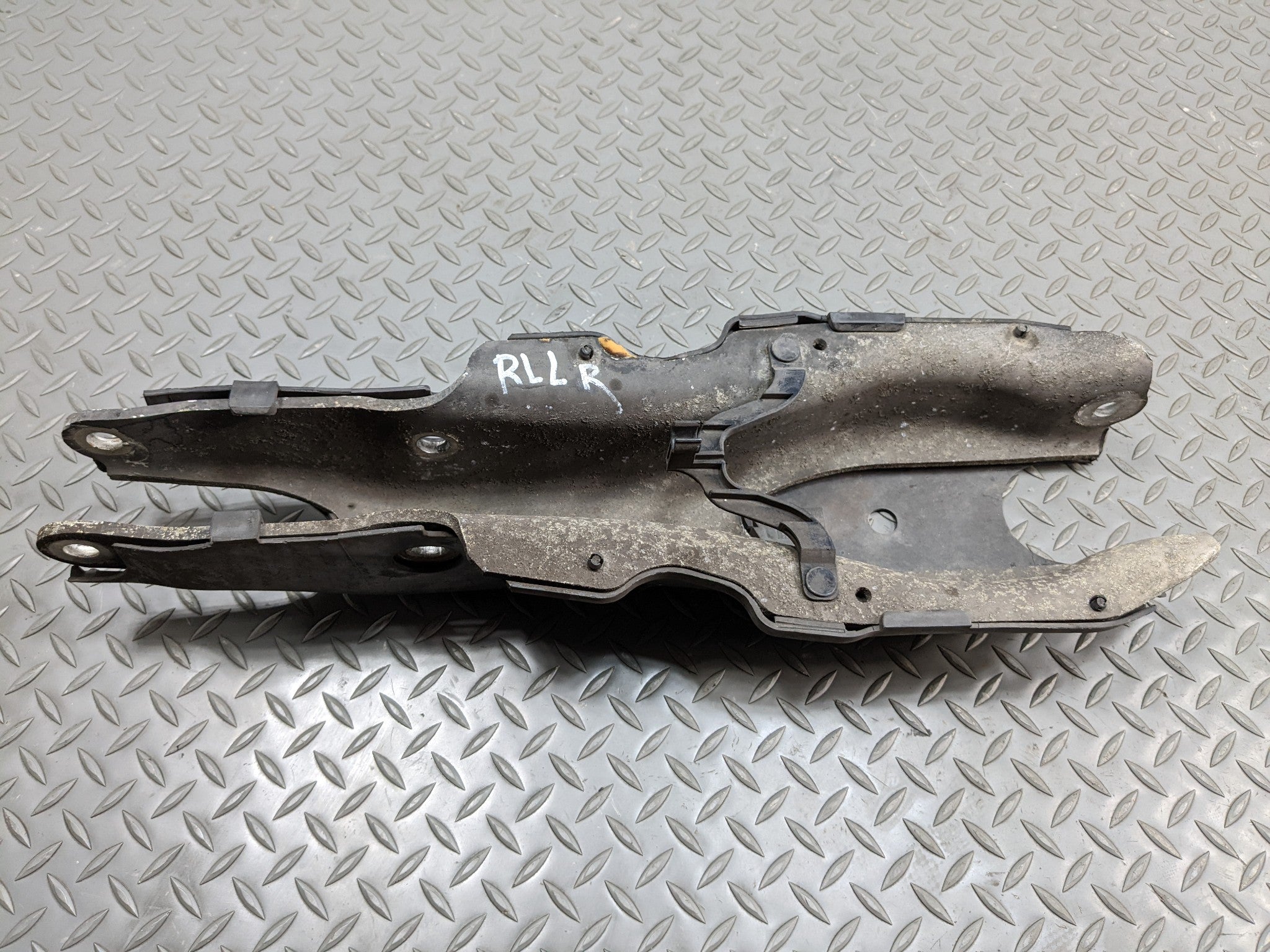 97 - 05 MERCEDES-BENZ S500 OEM LOWER REARWARD CONTROL ARM REAR LEFT DRIVER SIDE