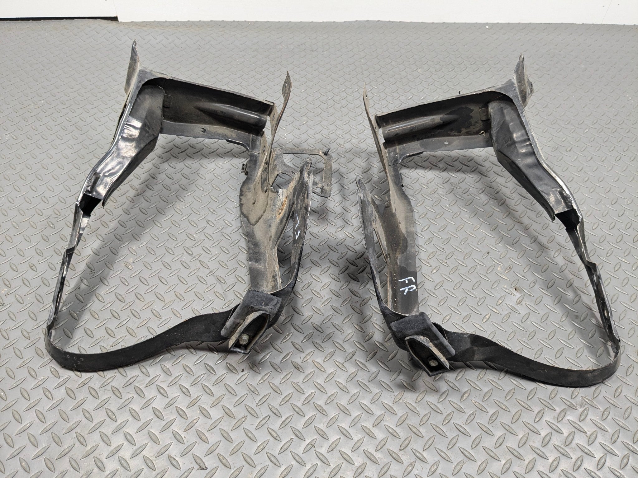 97 - 05 MERCEDES-BENZ S500 OEM RADIATOR SUPPORT MOUNT FRAME FRONT LEFT AND RIGHT