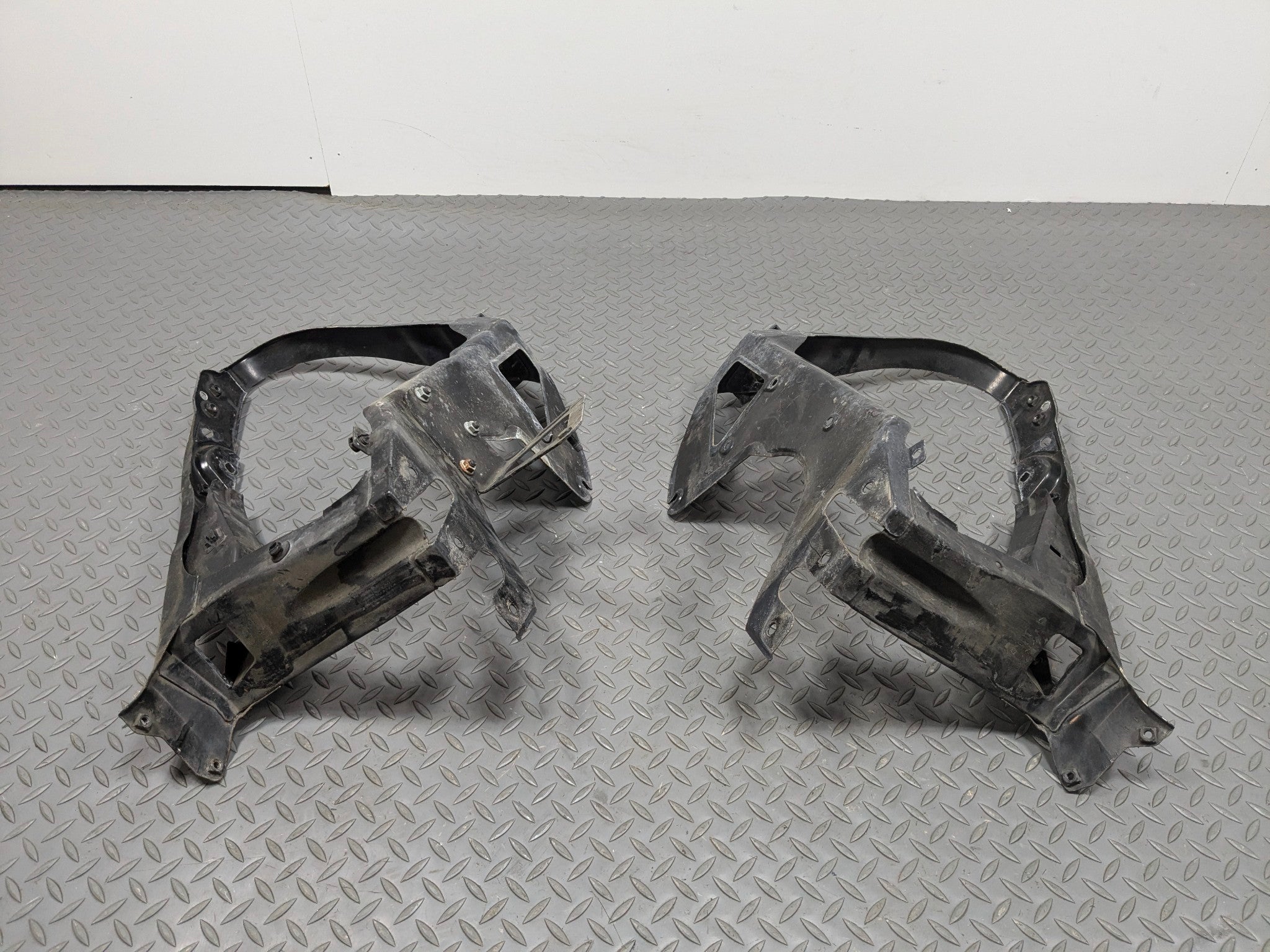97 - 05 MERCEDES-BENZ S500 OEM RADIATOR SUPPORT MOUNT FRAME FRONT LEFT AND RIGHT