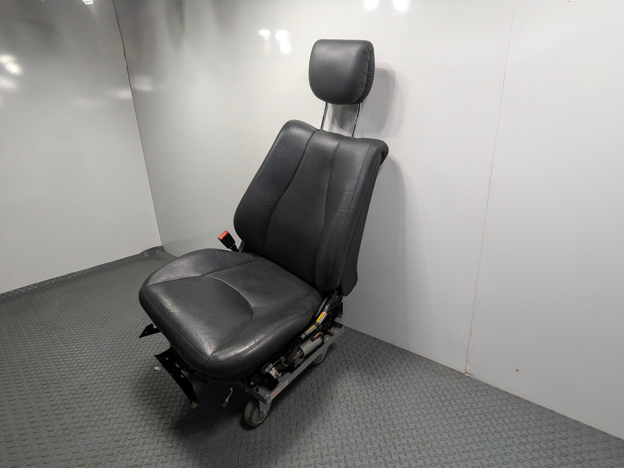 97 - 05 MERCEDES-BENZ S500 OEM SEAT WITH HEADREST BLACK LEATHER FRONT LEFT SIDE