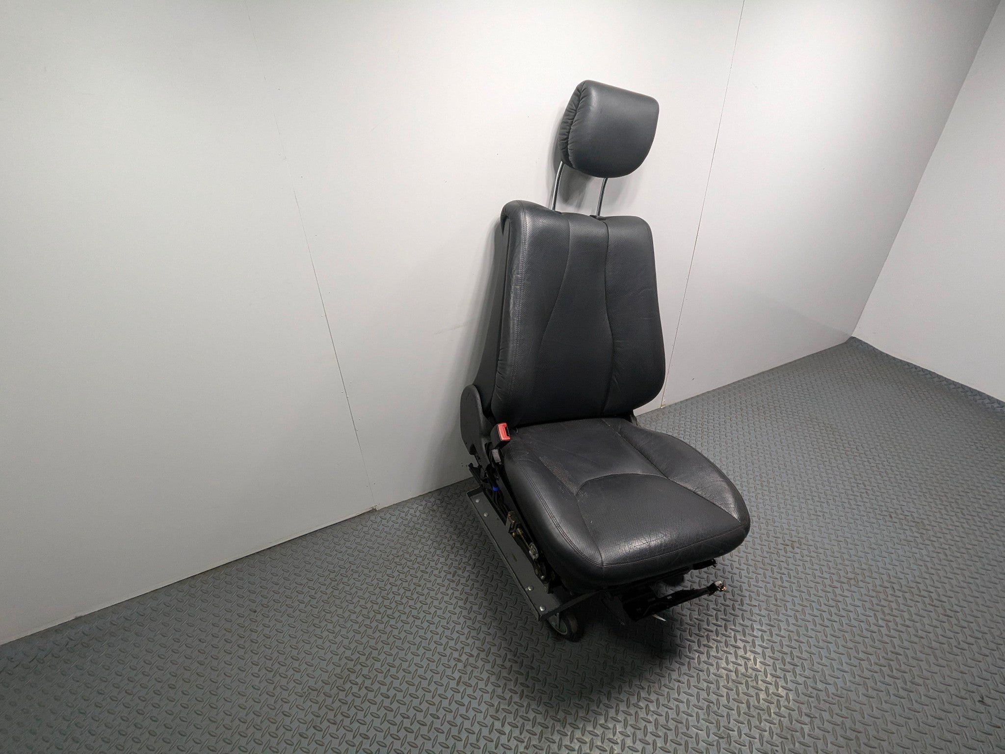 97 - 05 MERCEDES-BENZ S500 OEM SEAT WITH HEADREST BLACK LEATHER FRONT LEFT SIDE