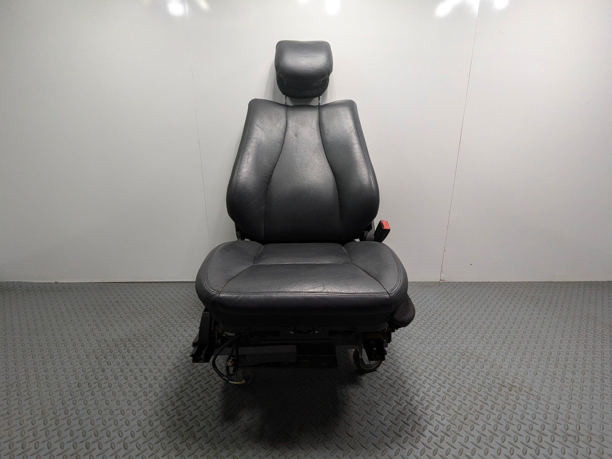 97 - 05 MERCEDES-BENZ S500 OEM SEAT WITH HEADREST BLACK LEATHER FRONT RIGHT SIDE